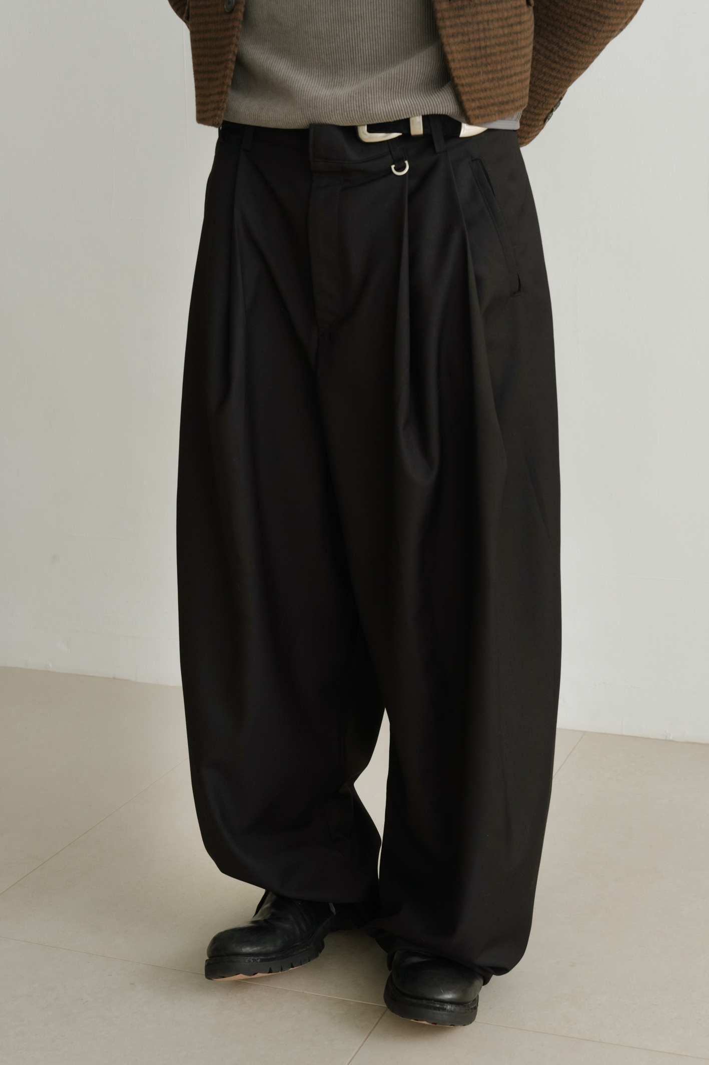 Two-Tuck Wide Slacks #長褲