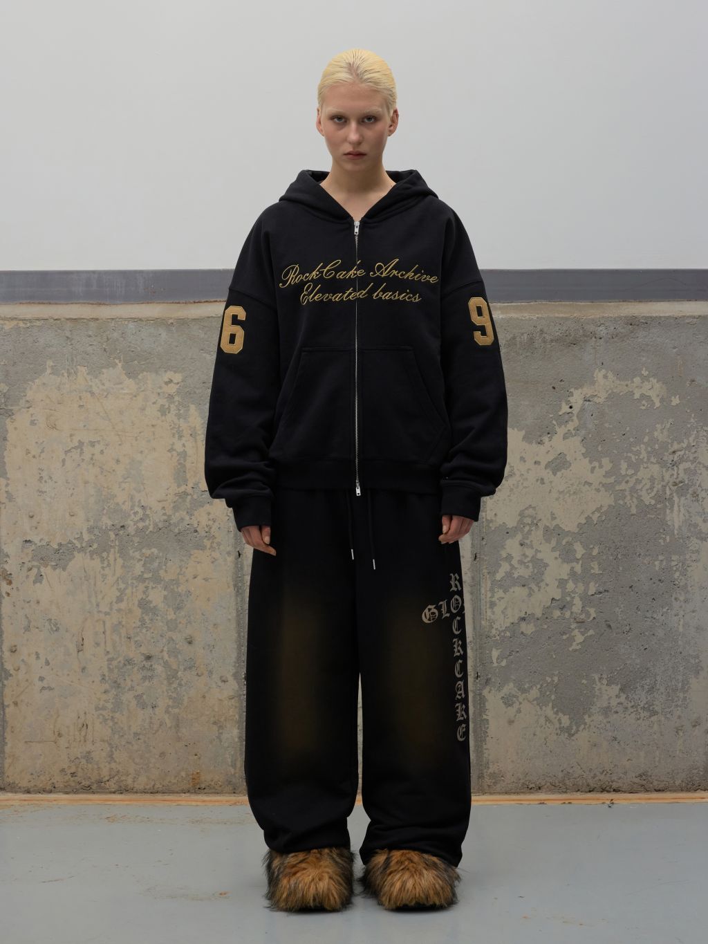 【現貨】96 Script Zip Up Hoodie-Black