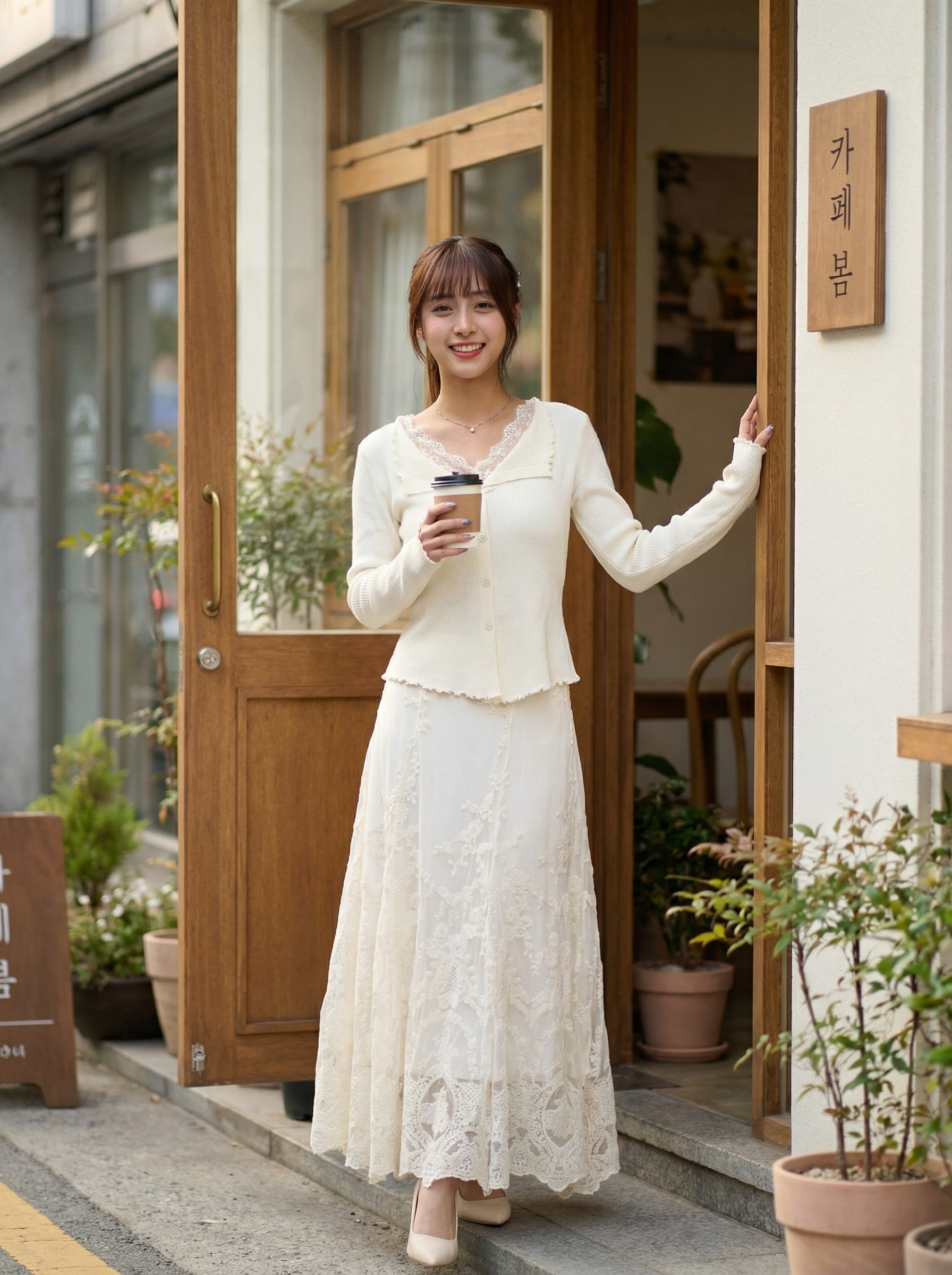 蕾光V領點綴針織上衣