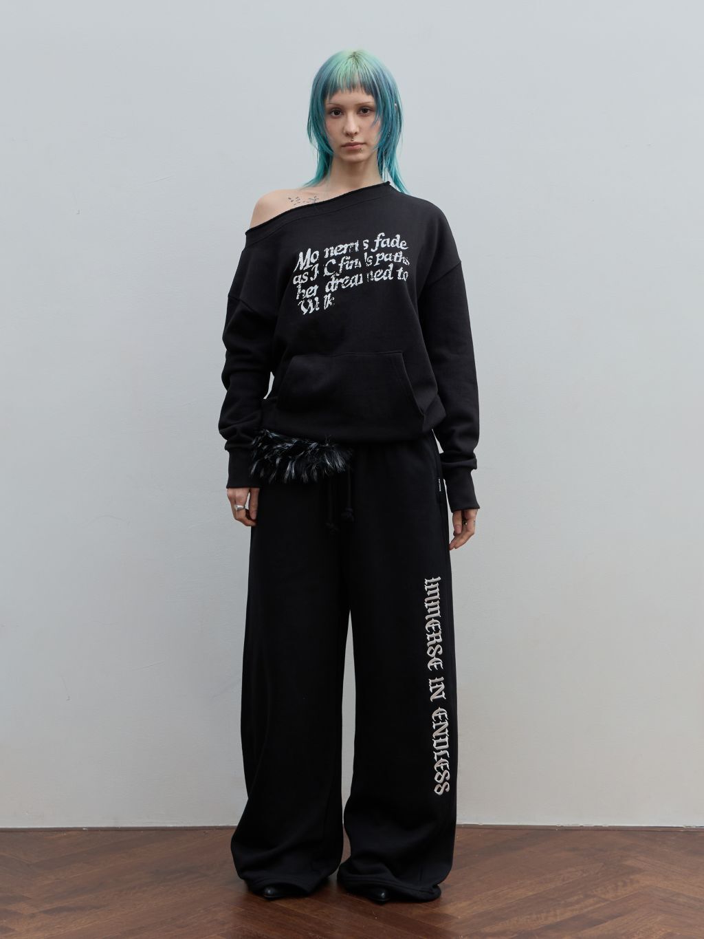 【現貨】Lettering Wide Curved Jogger-Black