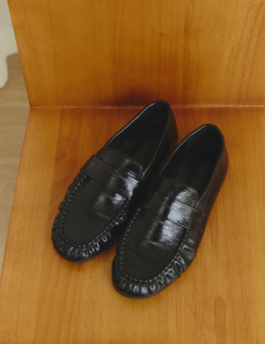 皮革摺紋樂福鞋（2色/3尺寸）