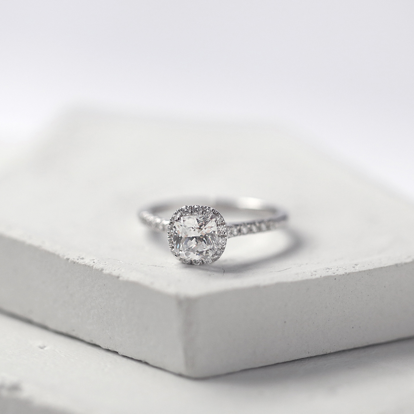 暮光微語 — GIA1克拉枕形鑽戒