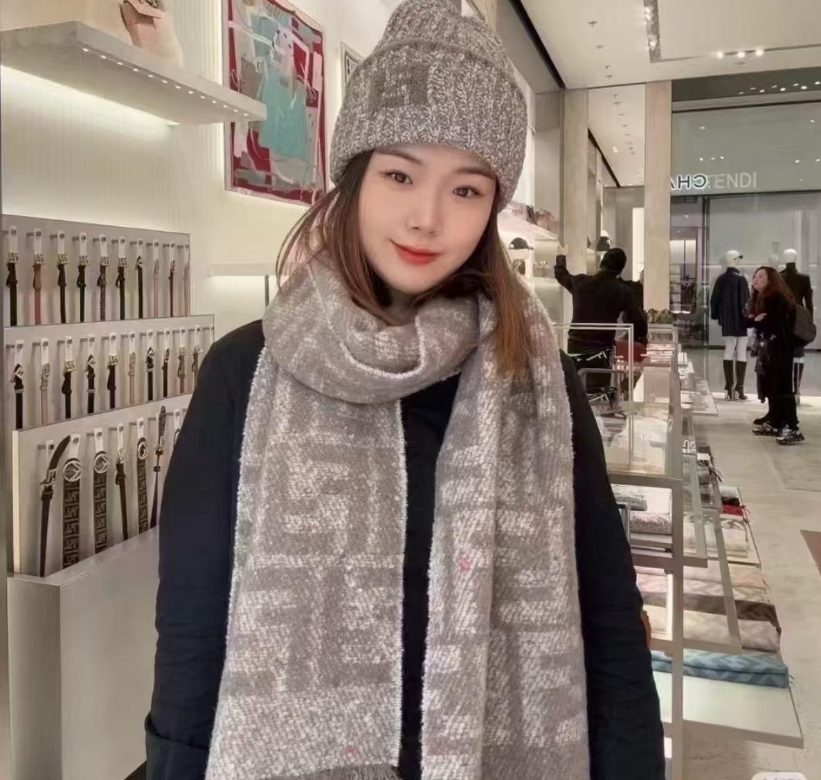 Outlet Fendi Scarf