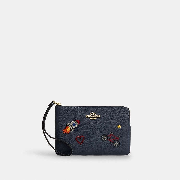 260131 coach Corner Zip Wristlet火箭圖案