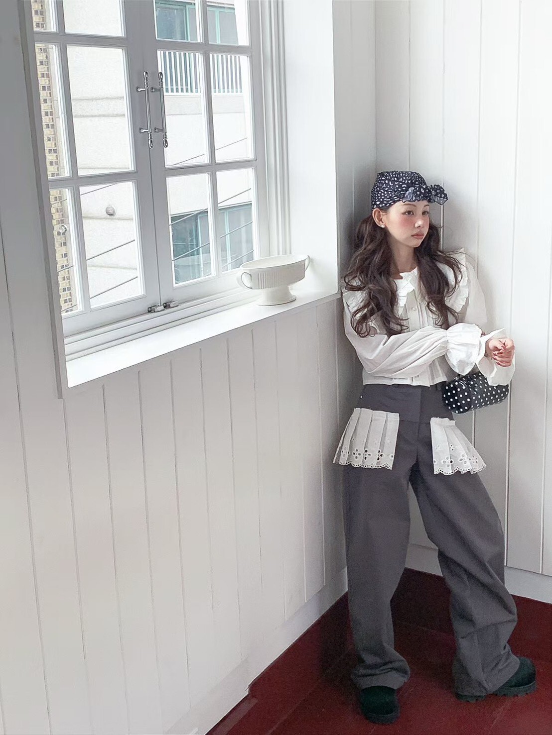 洞洞蕾絲裙襬卡其褲