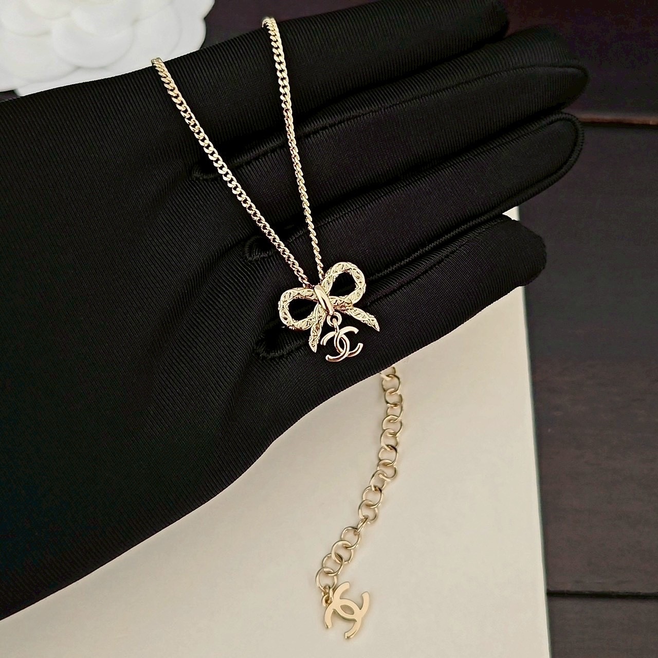 18k 香奶奶25k”浮雕小蝴蝶結墜高奢定製項鍊
