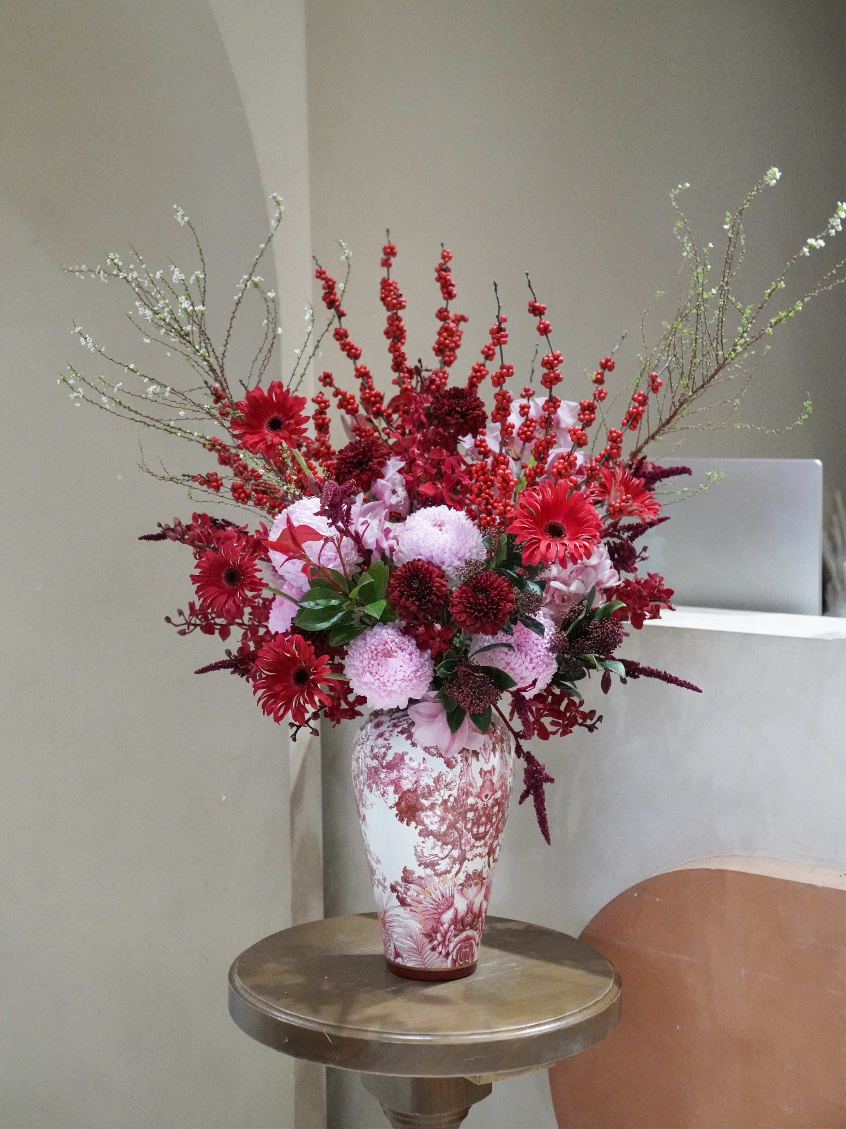 高級客訂 朱瓷映歲 紅花瓷 新年盆花（鮮花與永生花版本）