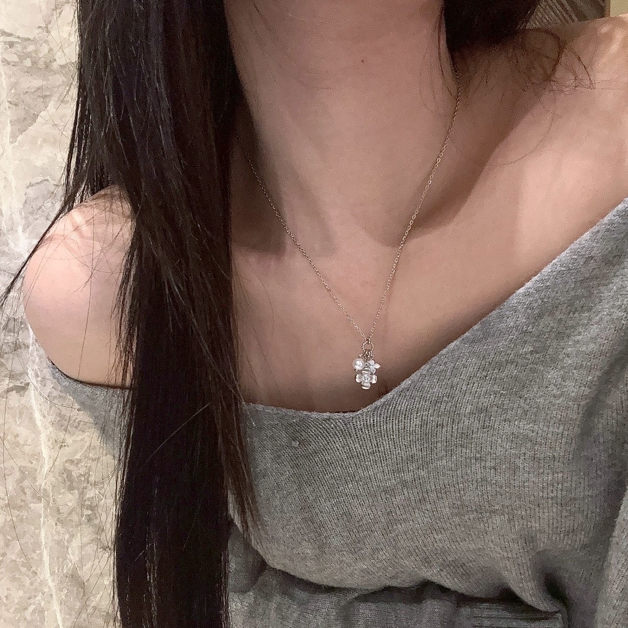 Gy”satin白銀鑽拉絲小老花珍珠多環小墜抽拉項鍊