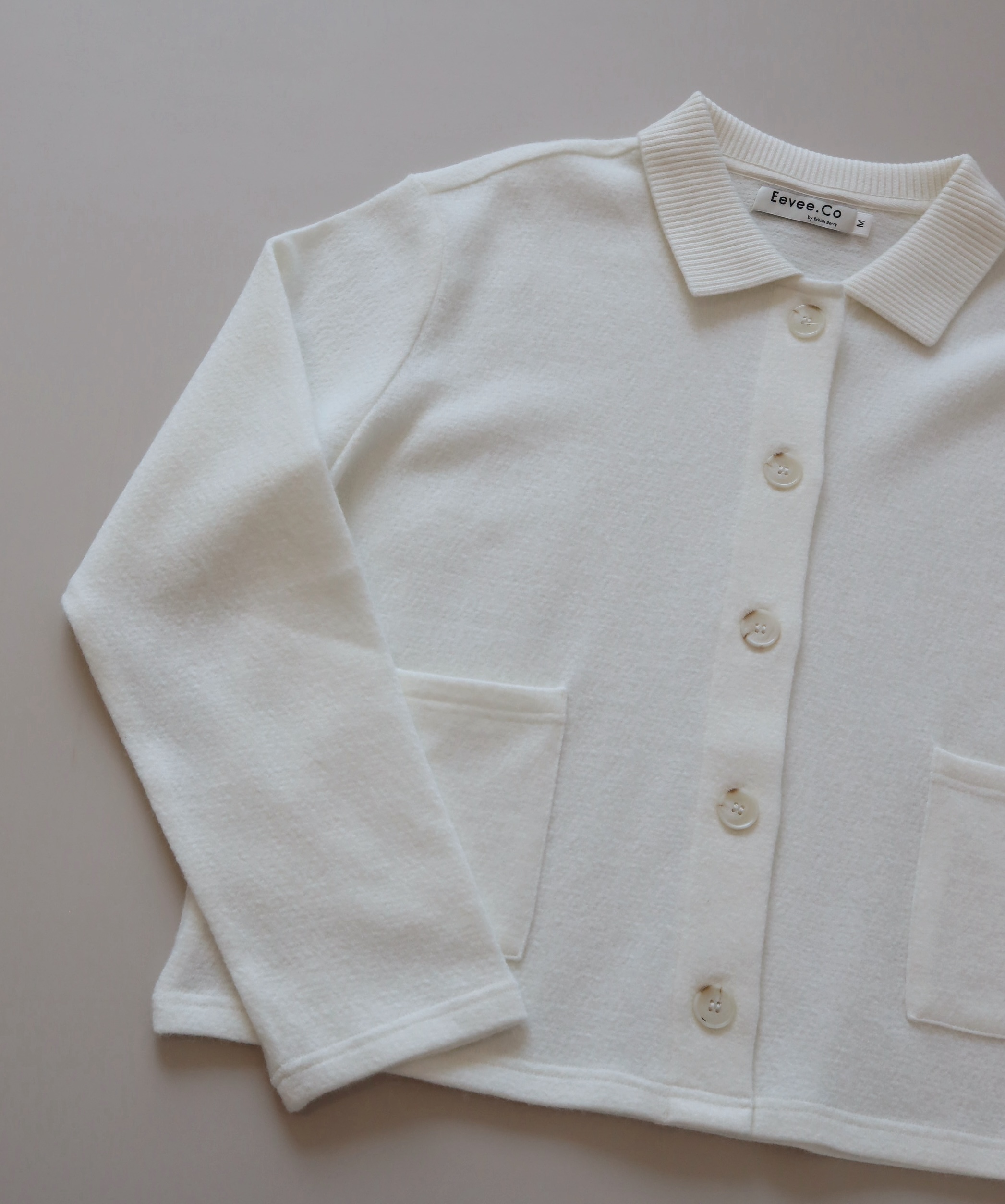 預訂/現貨 7382 奶白色輕量軟糯絨感外套