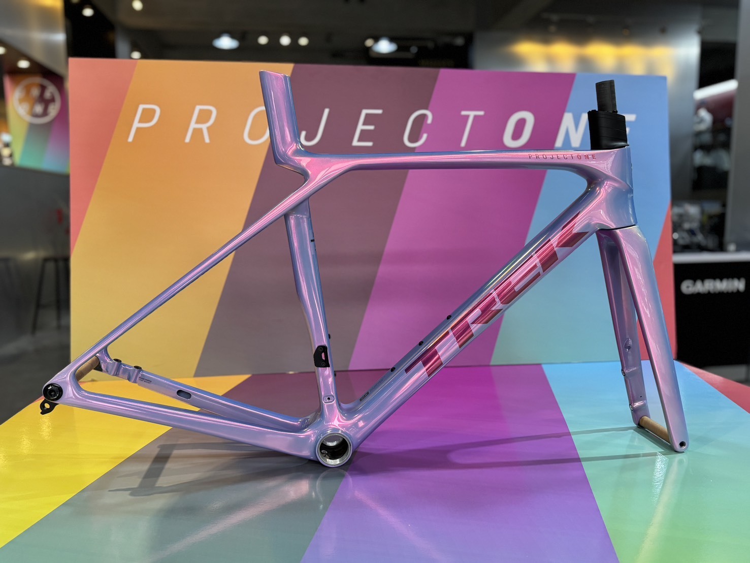TREK Madone SLR 7 Gen 8 Project One客製色/變色龍珠光紫