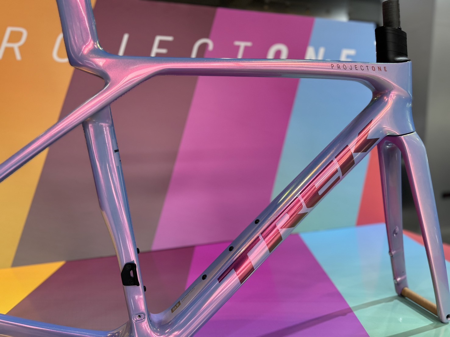 TREK Madone SLR 7 Gen 8 Project One客製色/變色龍珠光紫