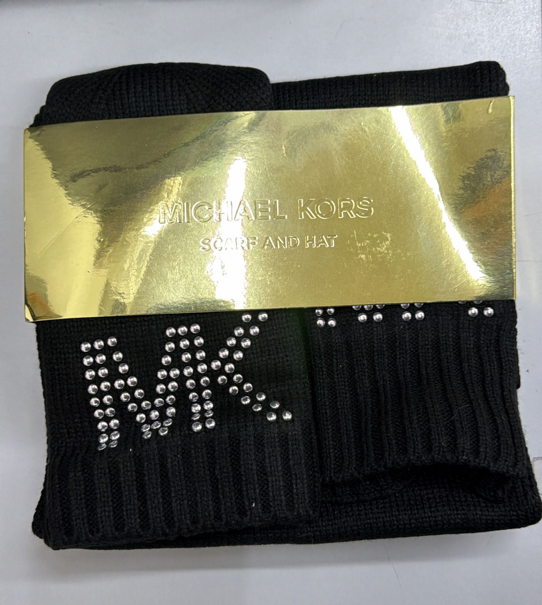 【現貨】BB013008  MICHAEL KORS DOME STUD MK MUFFLER BEANIE BELLY BAND