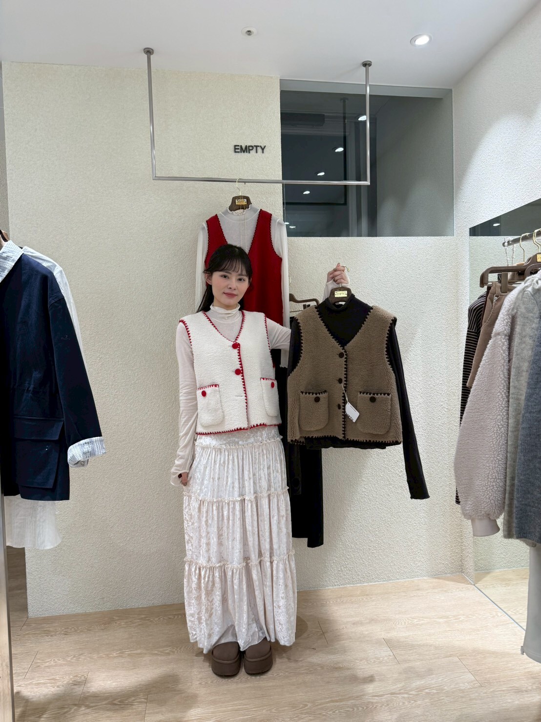 EP5418 撞色縫邊毛利背心外套 *特價* (優惠碼同充值購物金不適用)