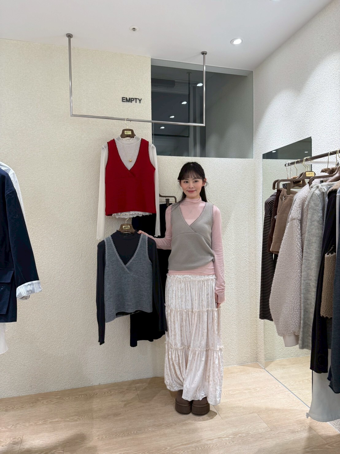 EP5403 蕾絲V領背心 *特價* (優惠碼同充值購物金不適用)