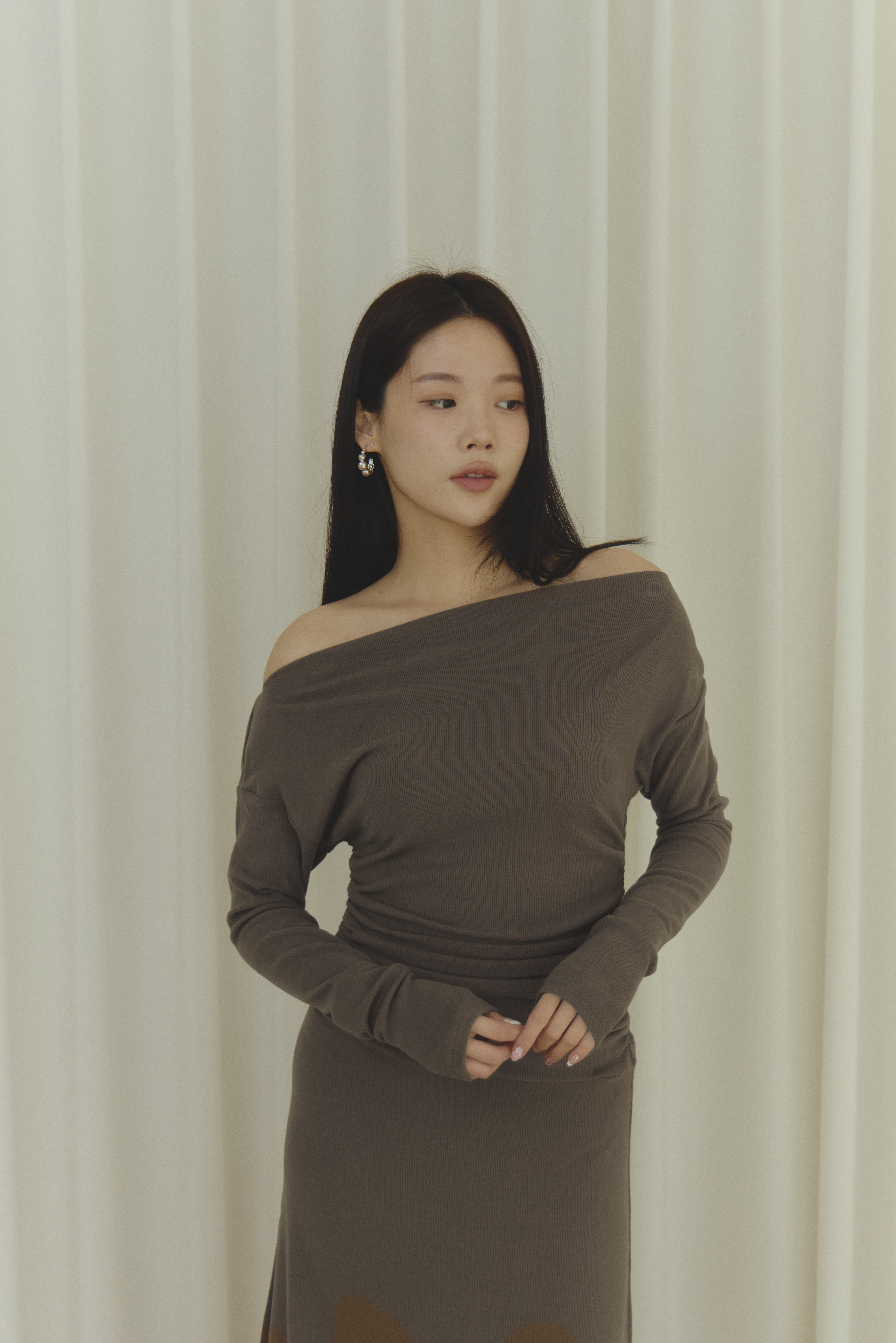 側身抓皺羊絨連身裙（咖綠色/2尺寸）