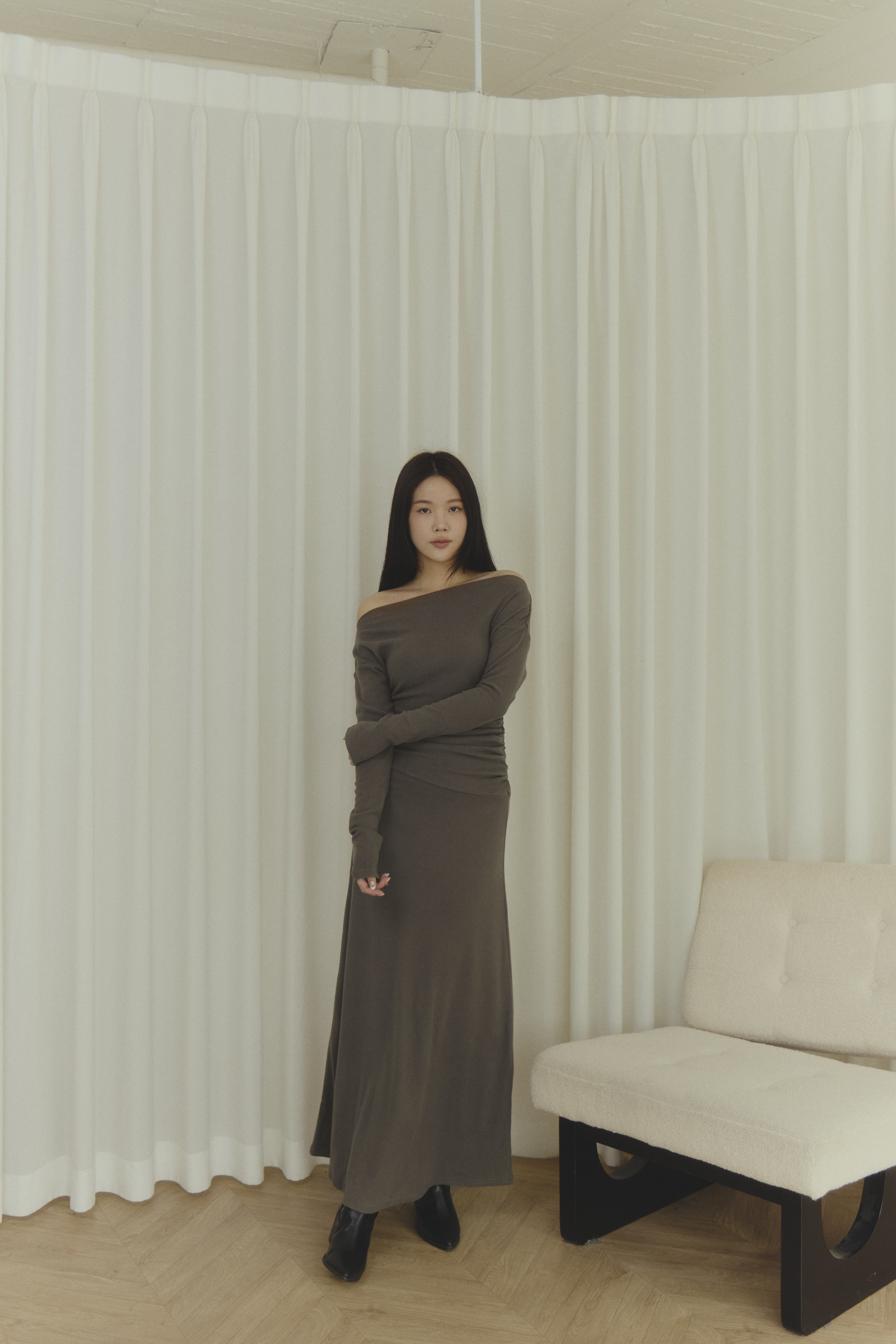 側身抓皺羊絨連身裙（咖綠色/2尺寸）