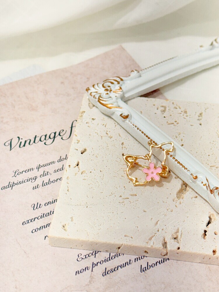 簍空櫻花狗狗別針