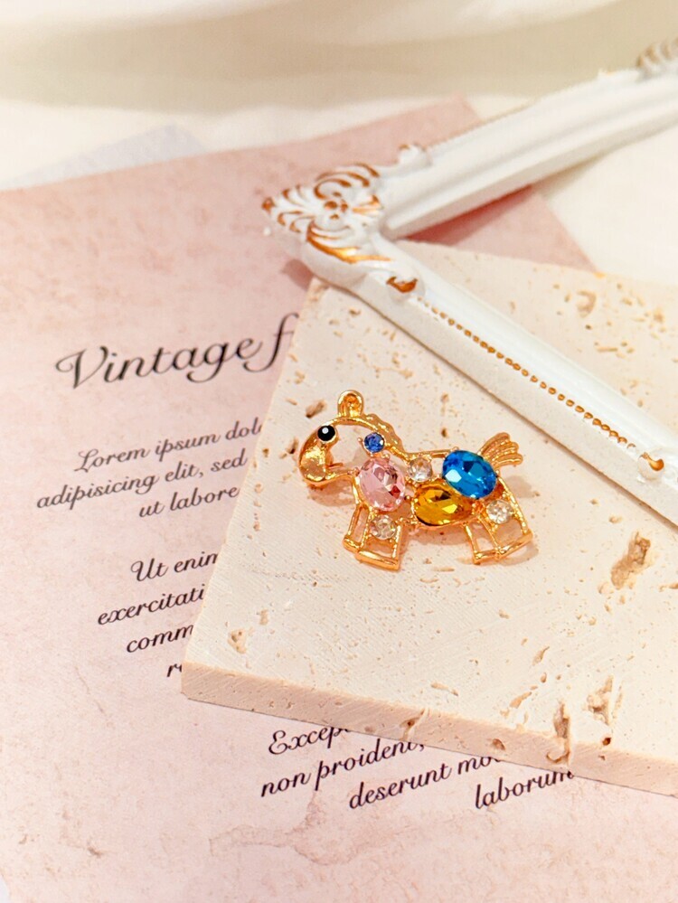 彩色珠珠簍空小馬別針