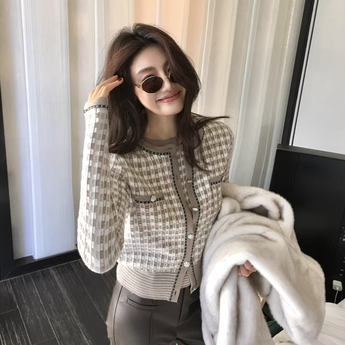 奶油杏配色格紋圓領排釦外套+上衣SET-S-XL (Elegant & Love)