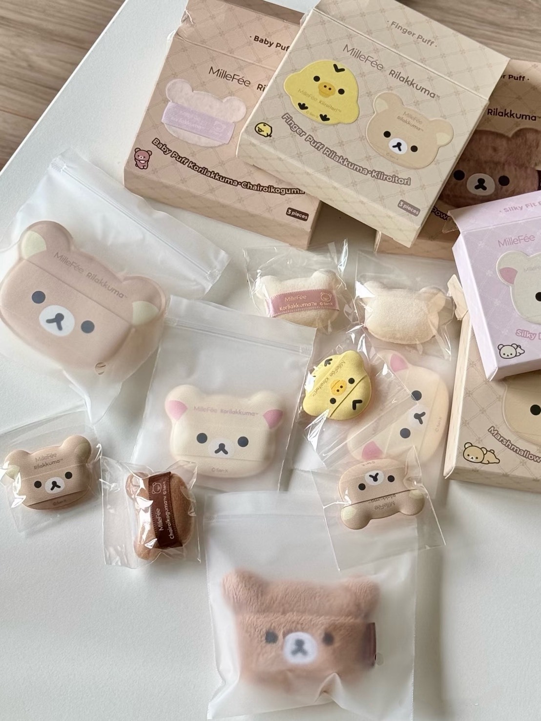 【預購】MilleFee 拉拉熊 美妝粉撲8件組 含手機支架