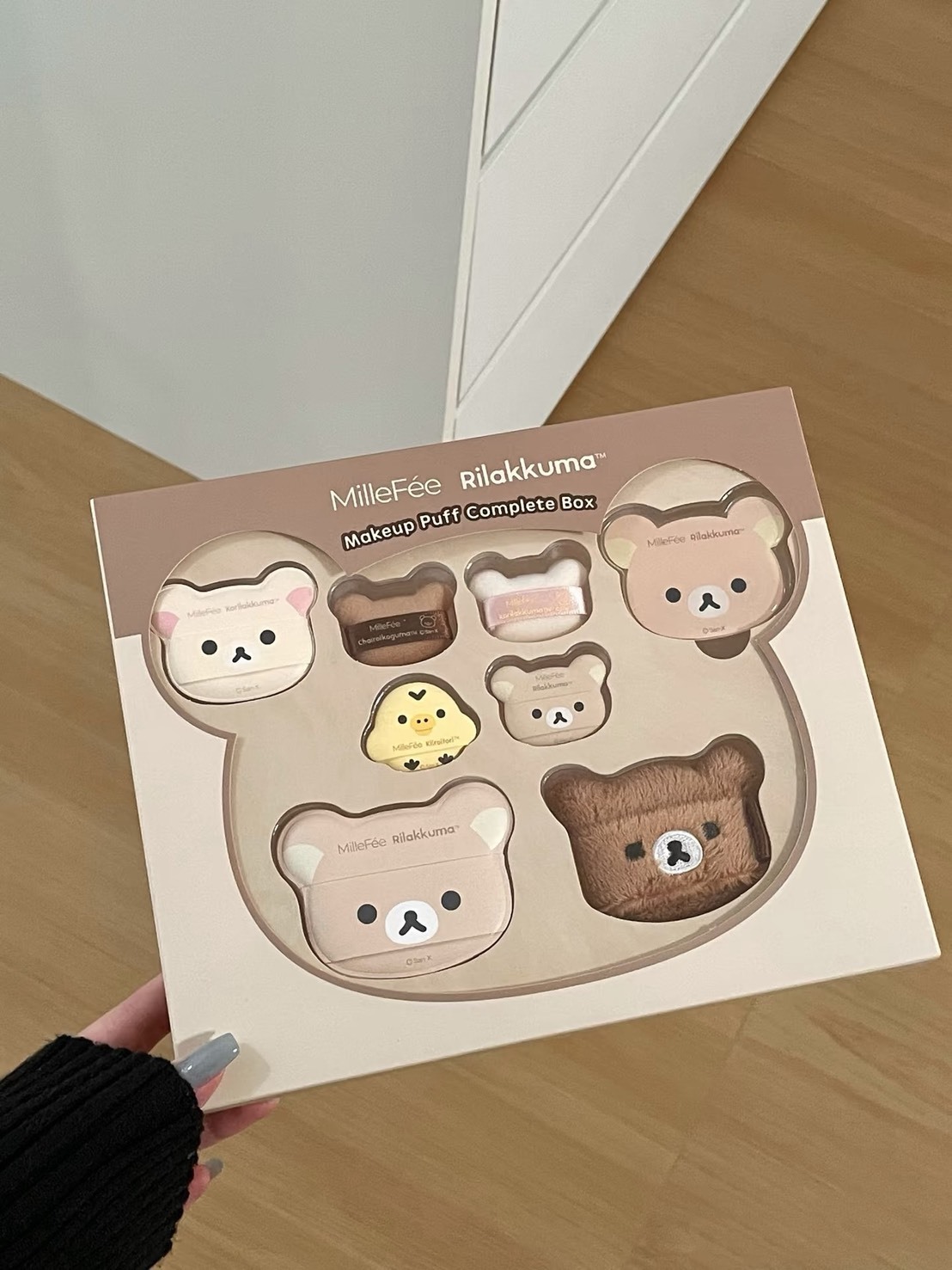 【預購】MilleFee 拉拉熊 美妝粉撲8件組 含手機支架
