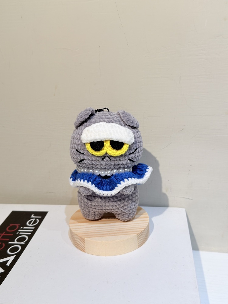 淺灰大眼灰色貓咪吊飾