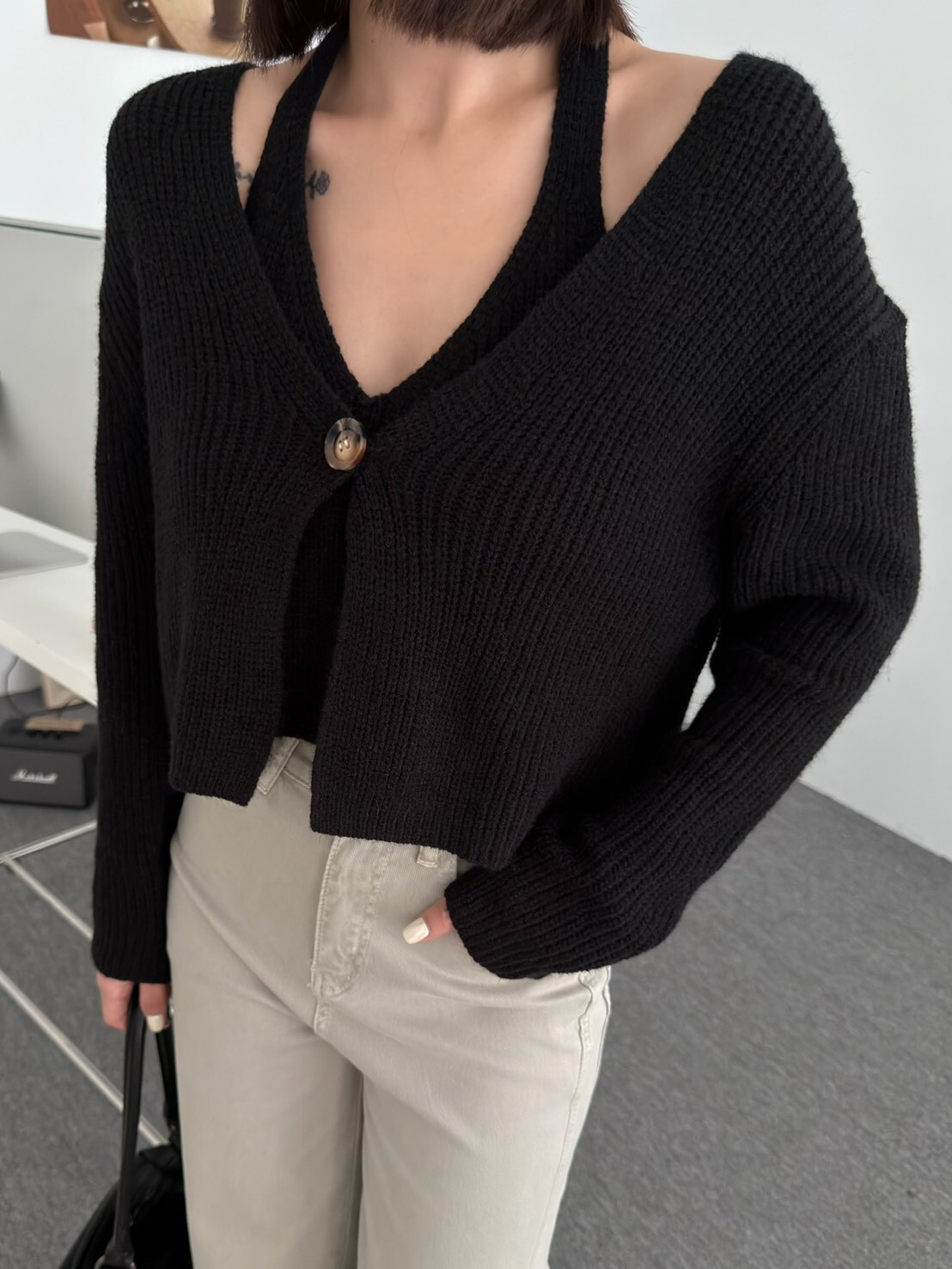 假兩件繞脖造型針織上衣