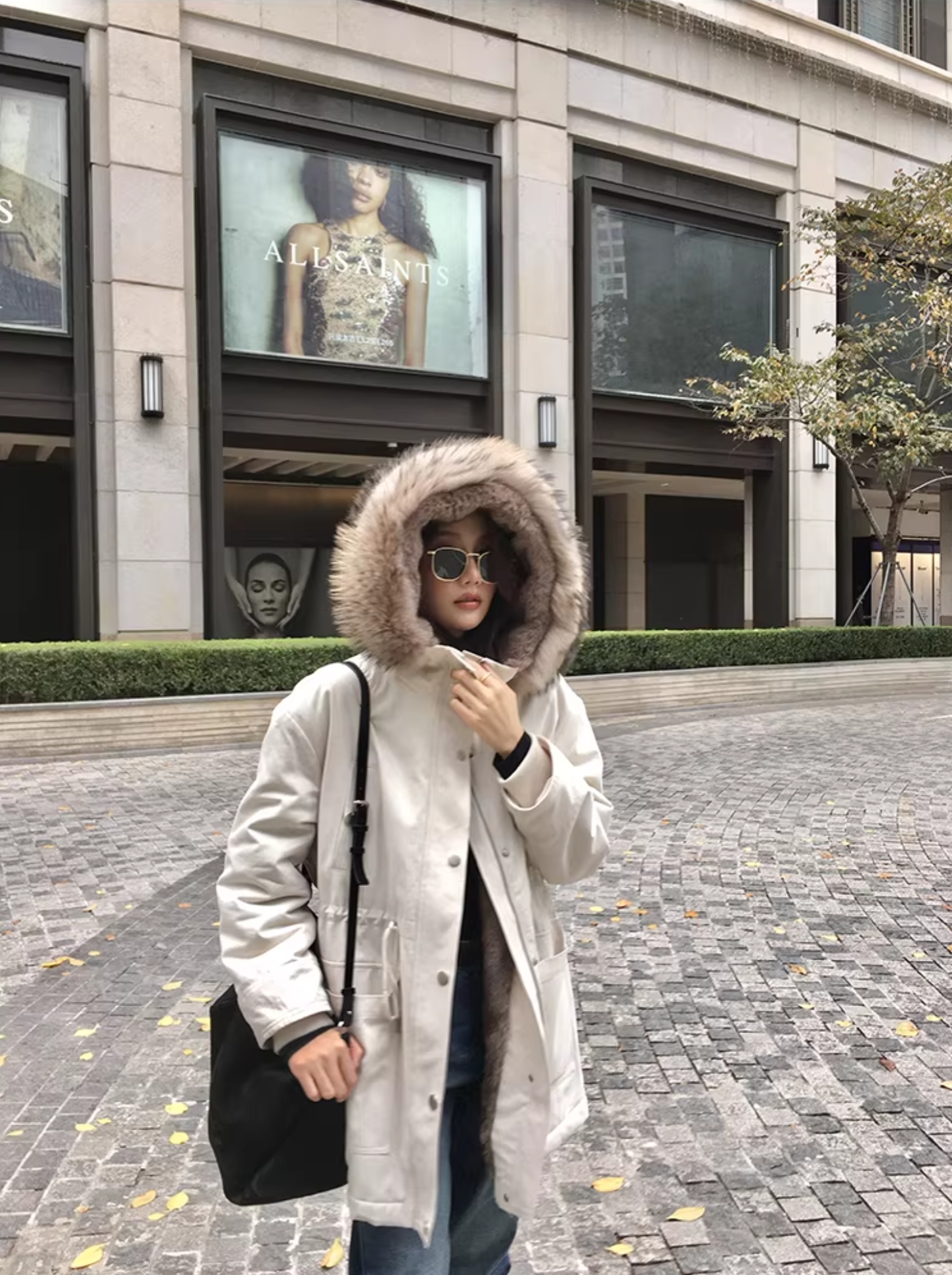 奶油白澎澎毛領連帽造型工裝外套-S-L (Elegant & Love)