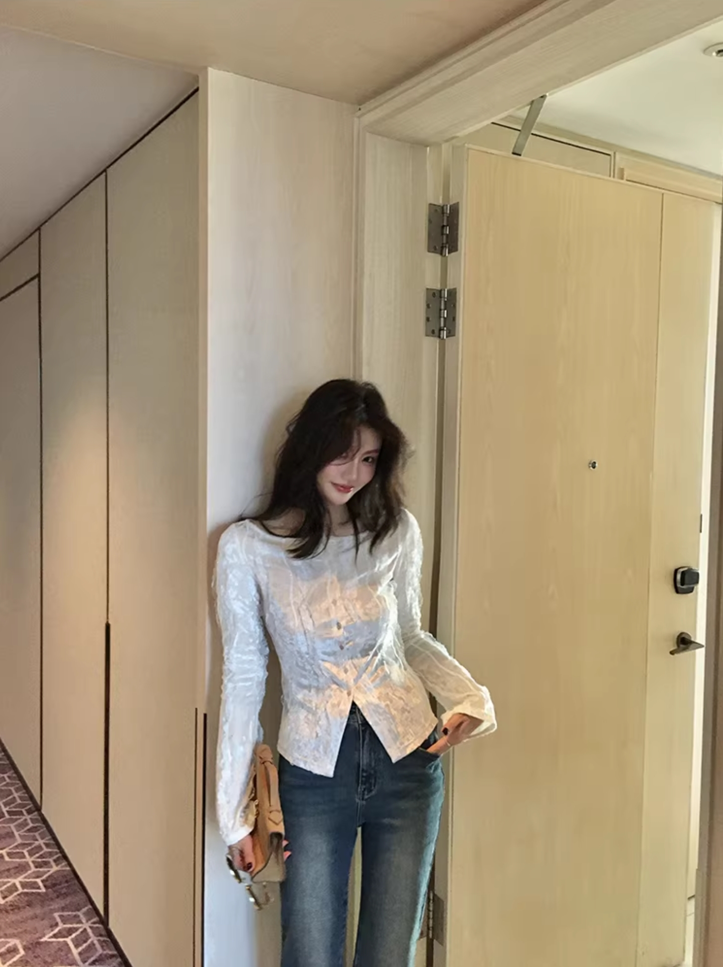 小仙女光澤感雲朵白織紋感圓領排釦上衣S-XL (Elegant & Love)