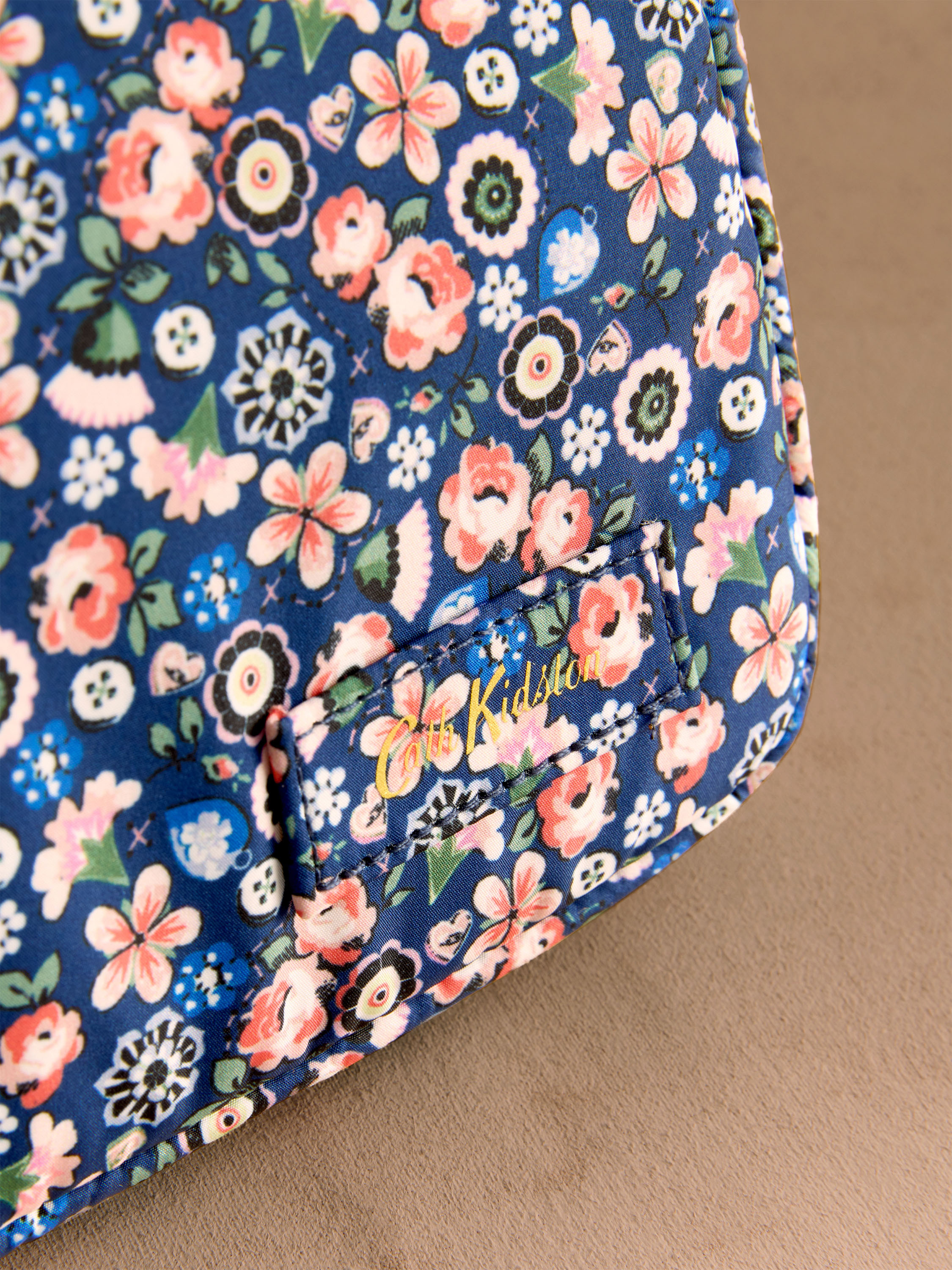 Pearly Queen Ditsy 筆電包