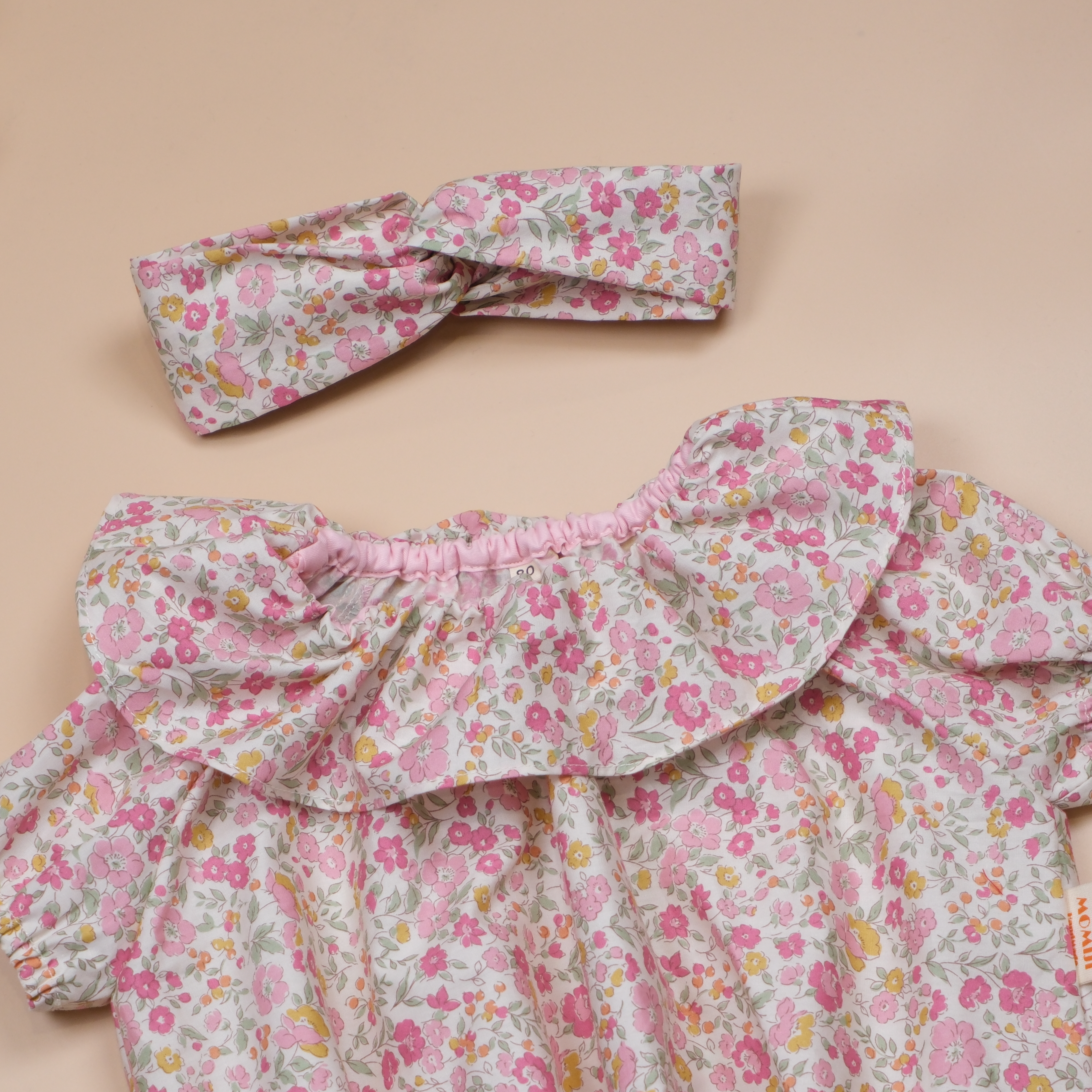 花邊咚咚系列 ❉ 粉紅色小花 ❉ 大領片連身包屁衣
