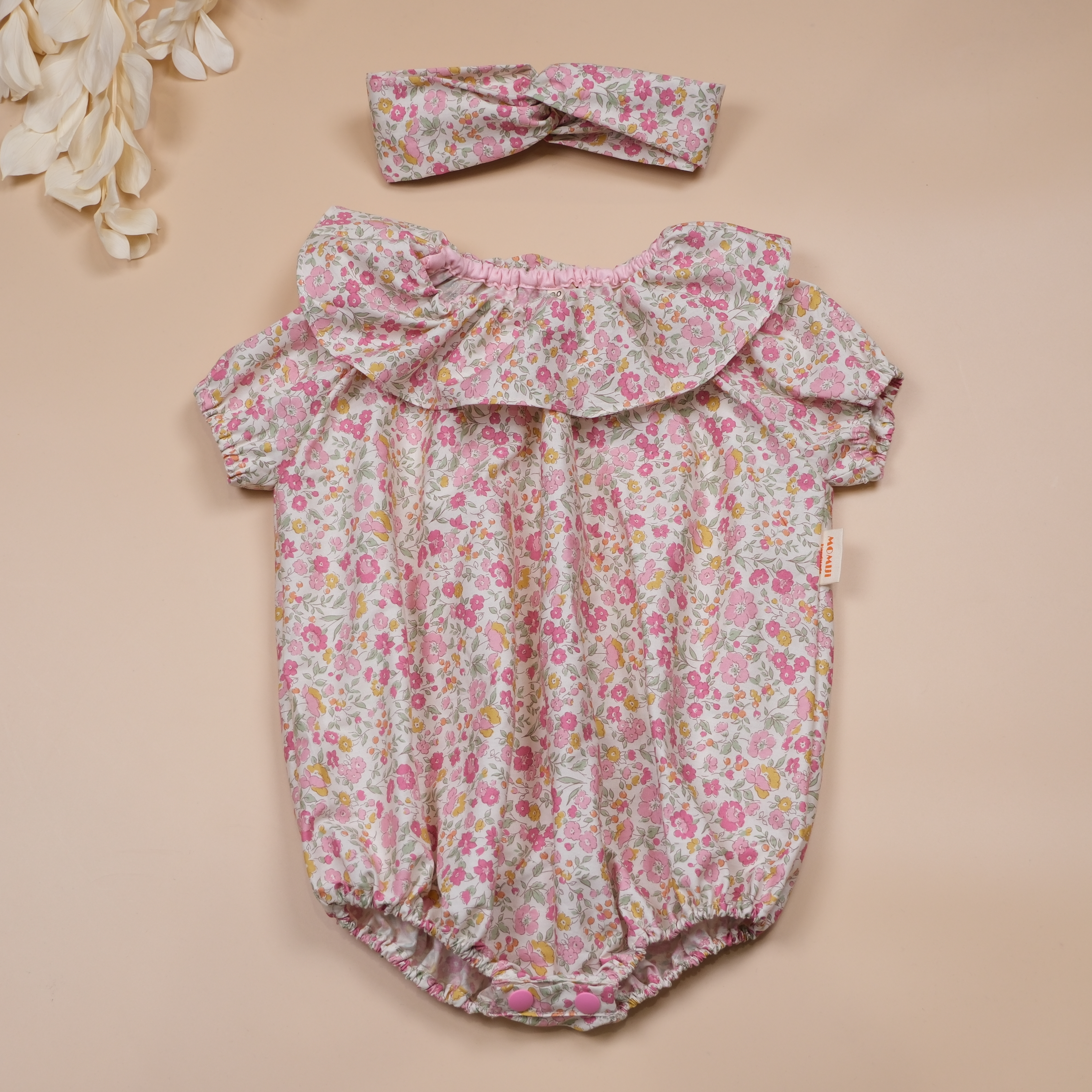 花邊咚咚系列 ❉ 粉紅色小花 ❉ 大領片連身包屁衣