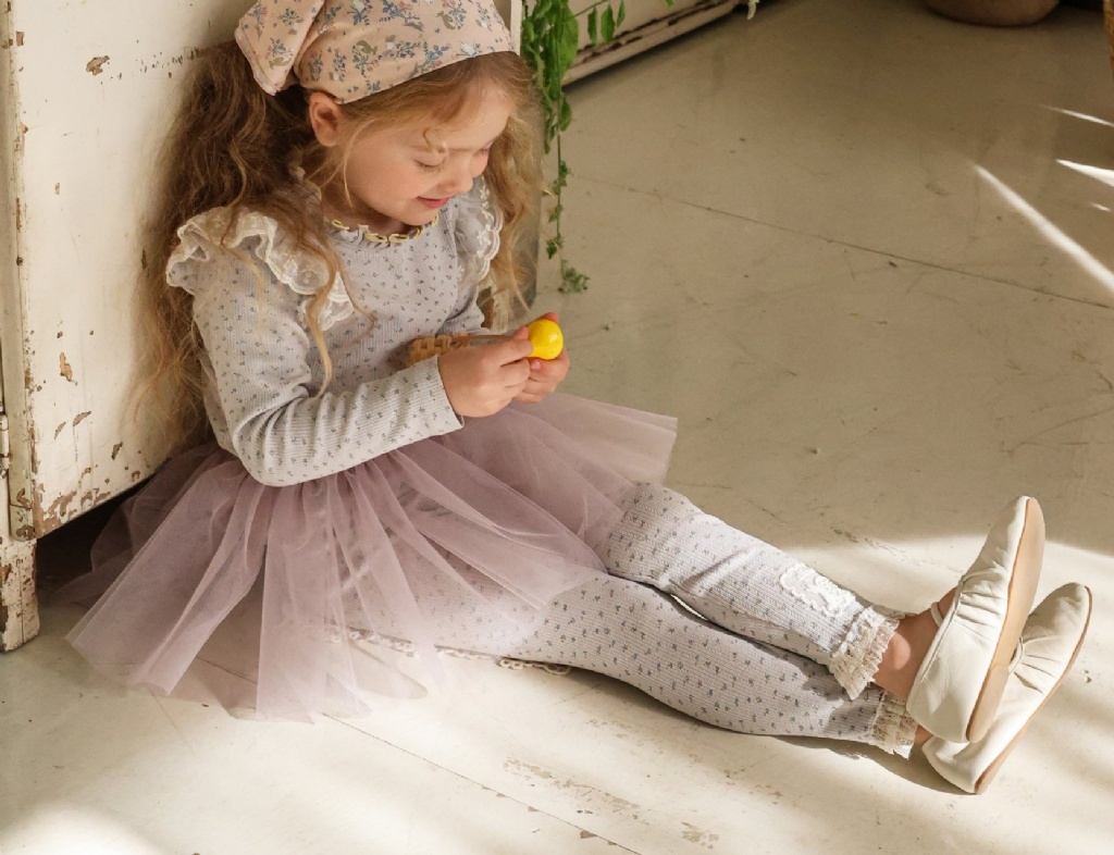 正韓春FLO三色蕾絲小標內搭褲