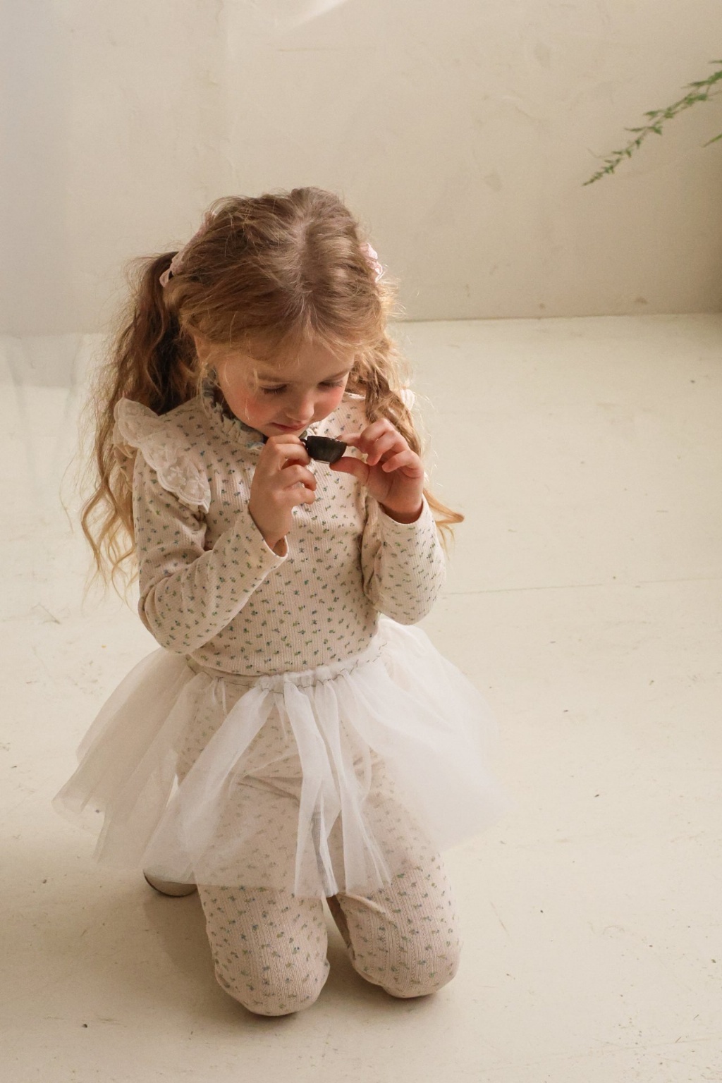 正韓春FLO三色蕾絲飛袖甜美上衣