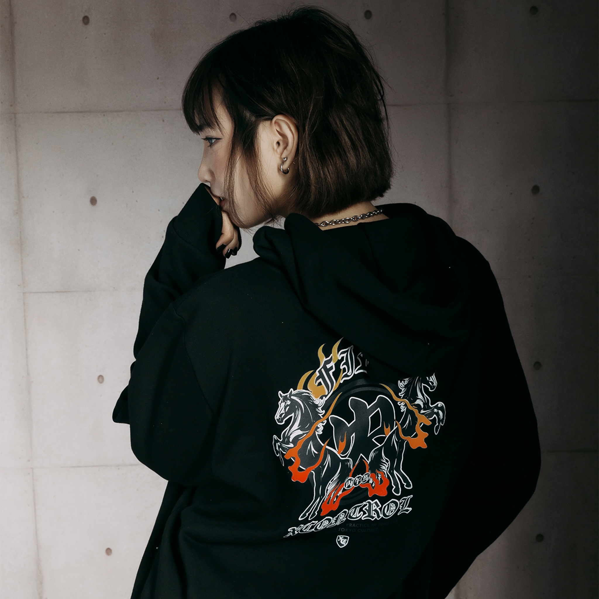 XCTRL 火馬變色帽T-黑