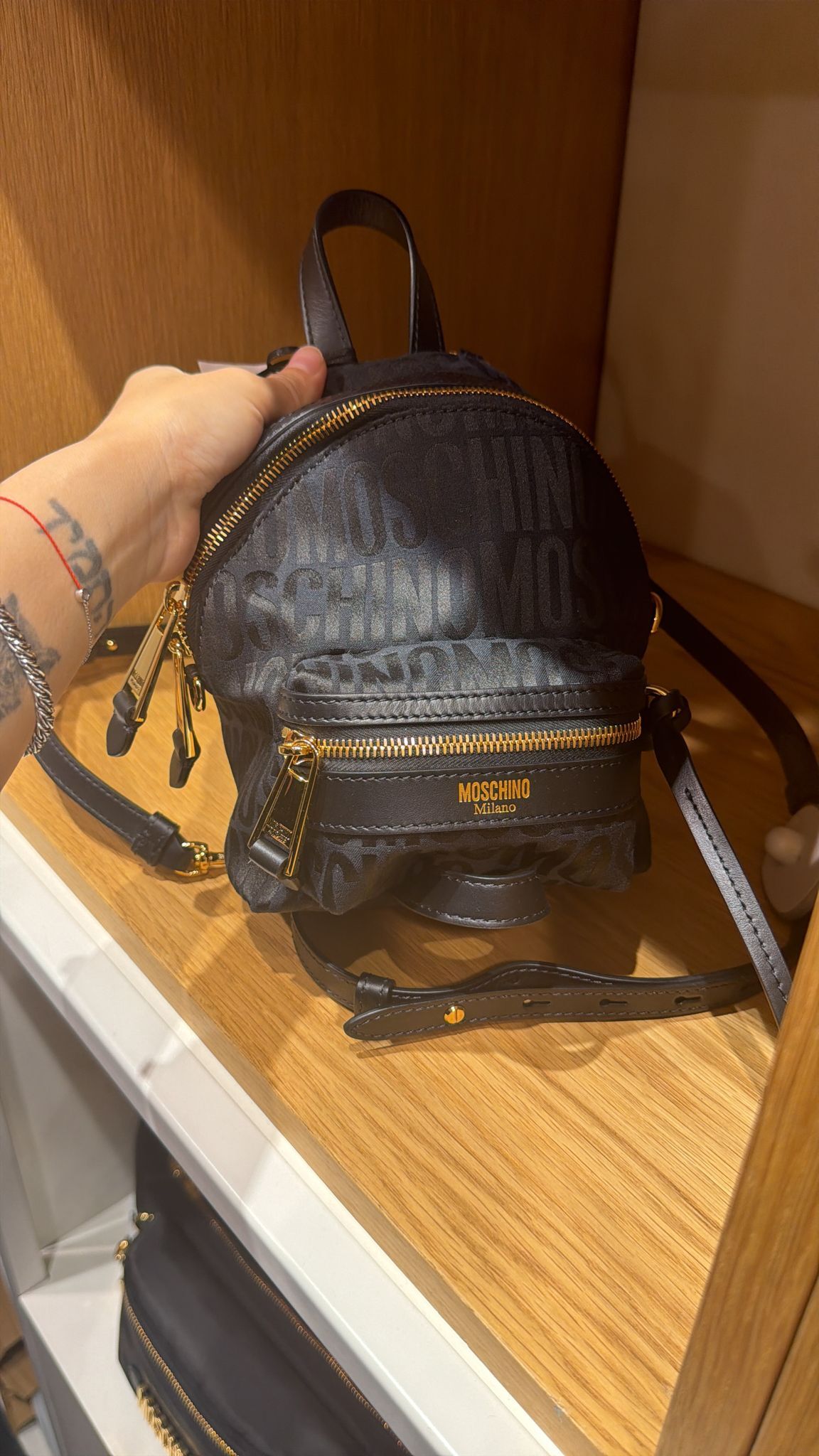 【預訂】AE013001 Moschino 緹花迷你小背包