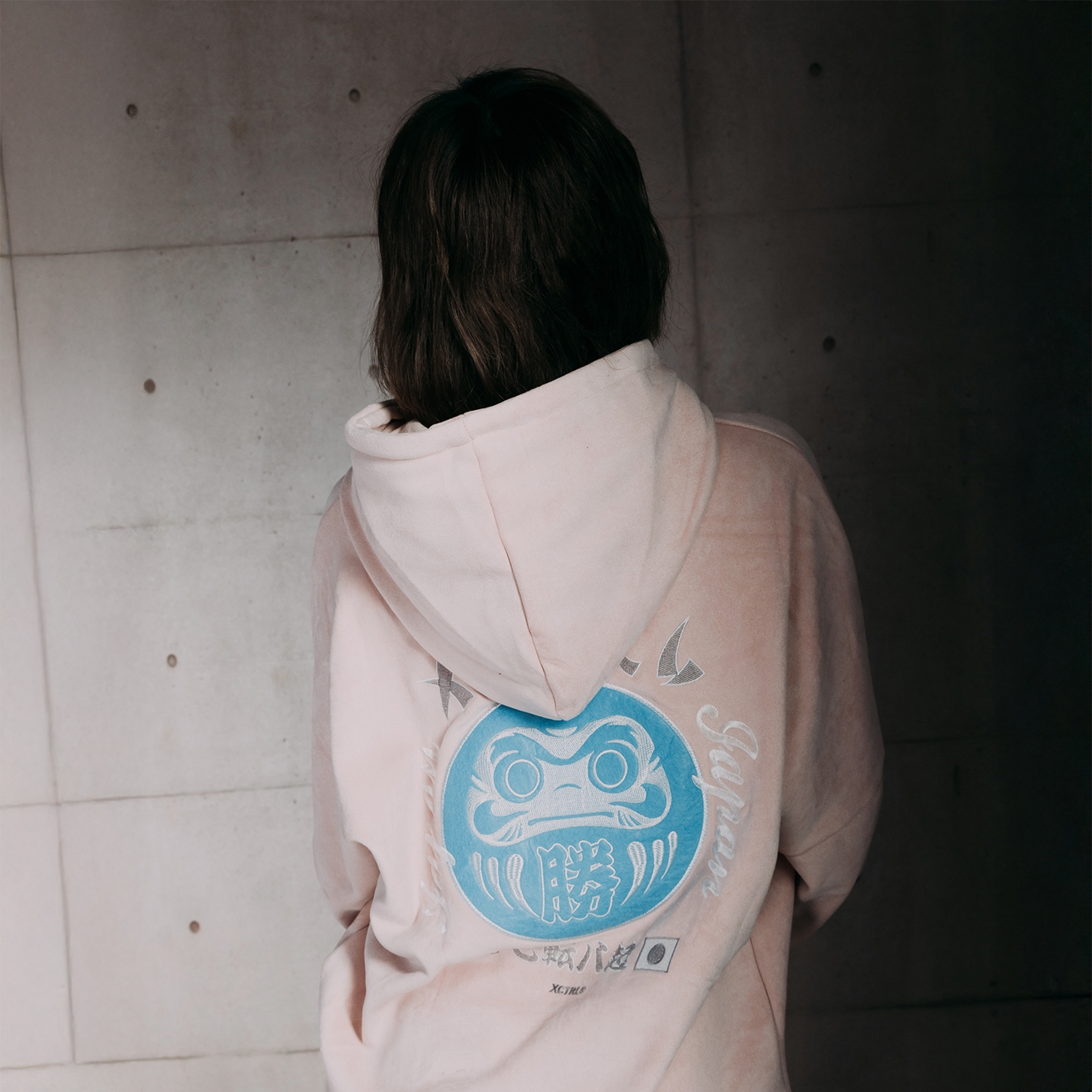 XCTRL 電繡達摩麂皮絨寬版帽T-粉