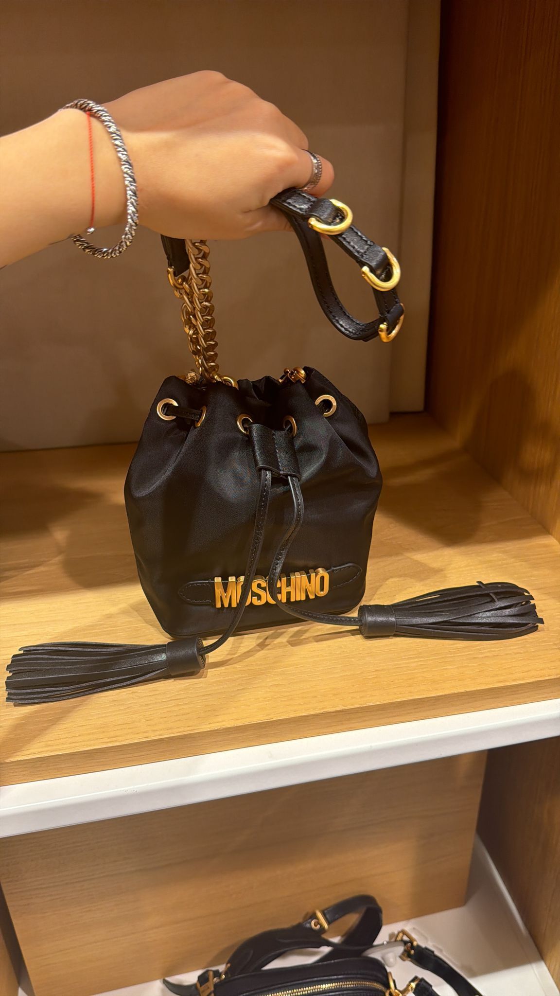 【預訂】AE013002 Moschino 金屬鏈小水桶包 (黑色)