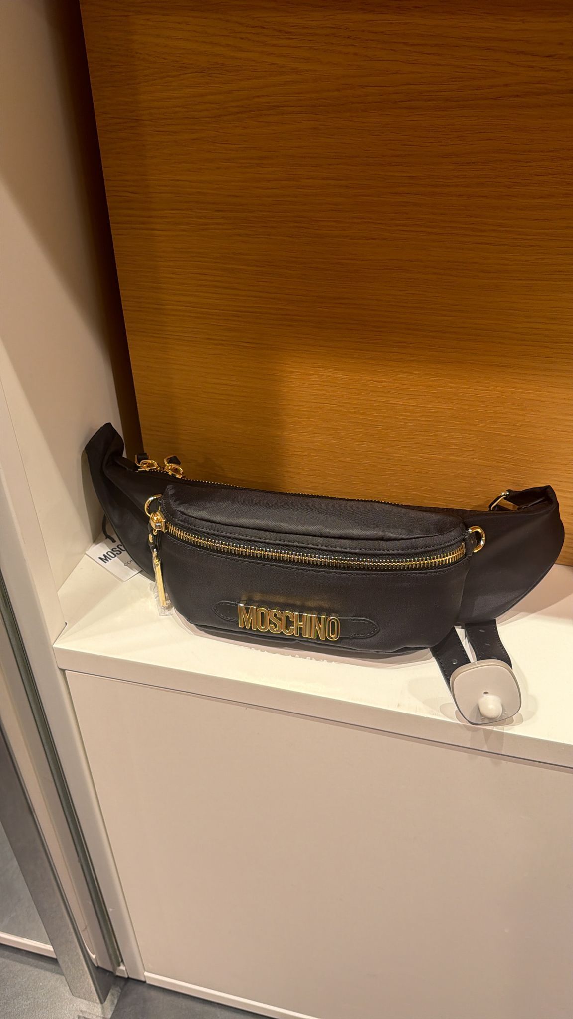 【預訂】AE013004 Moschino 尼龍腰包 (黑色)