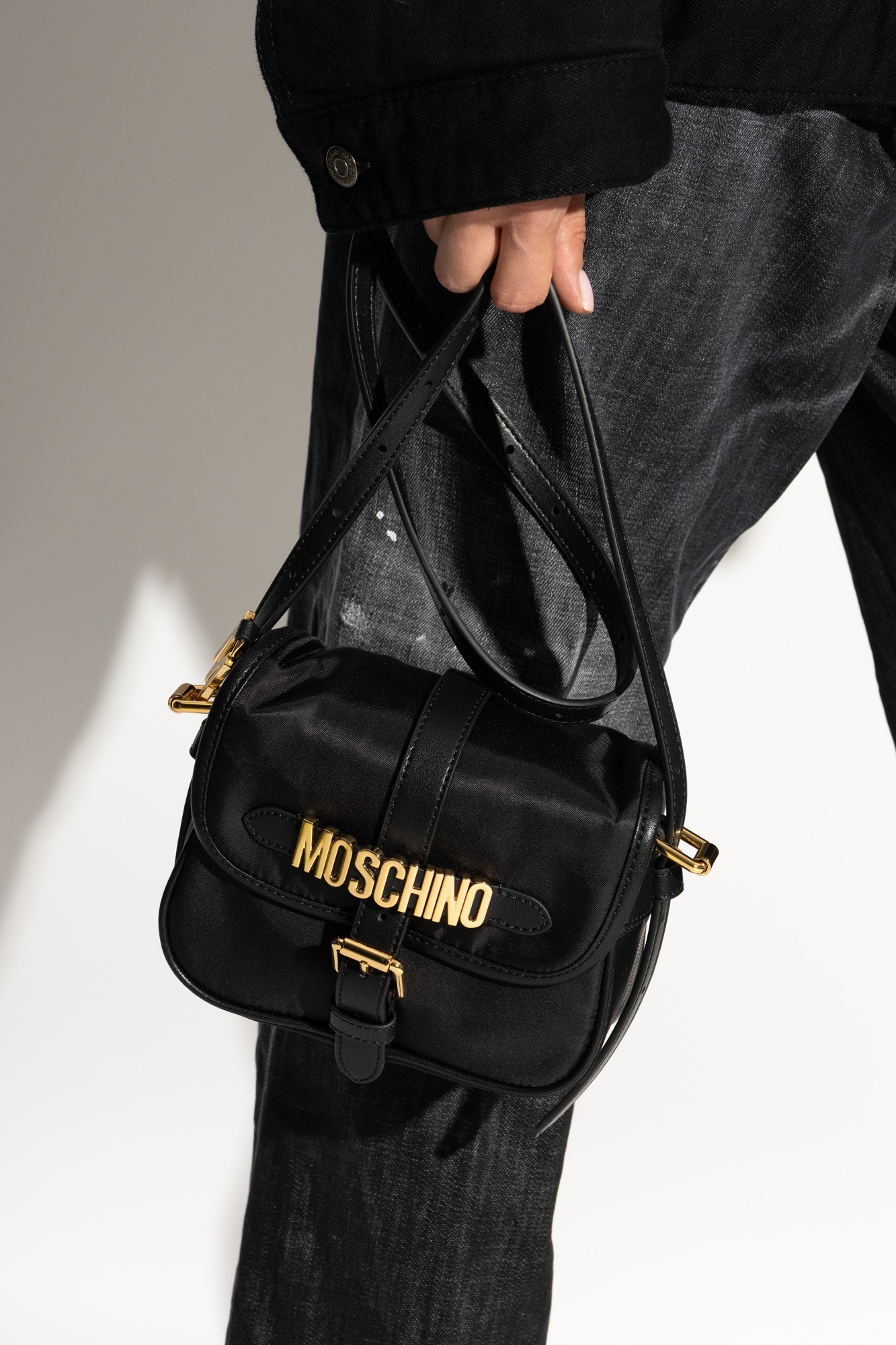 【預訂】AE013006 Moschino 尼龍斜背包 (黑色)