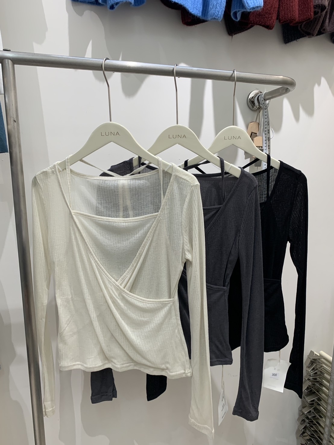 N122設計感不規則薄棉假兩件上衣