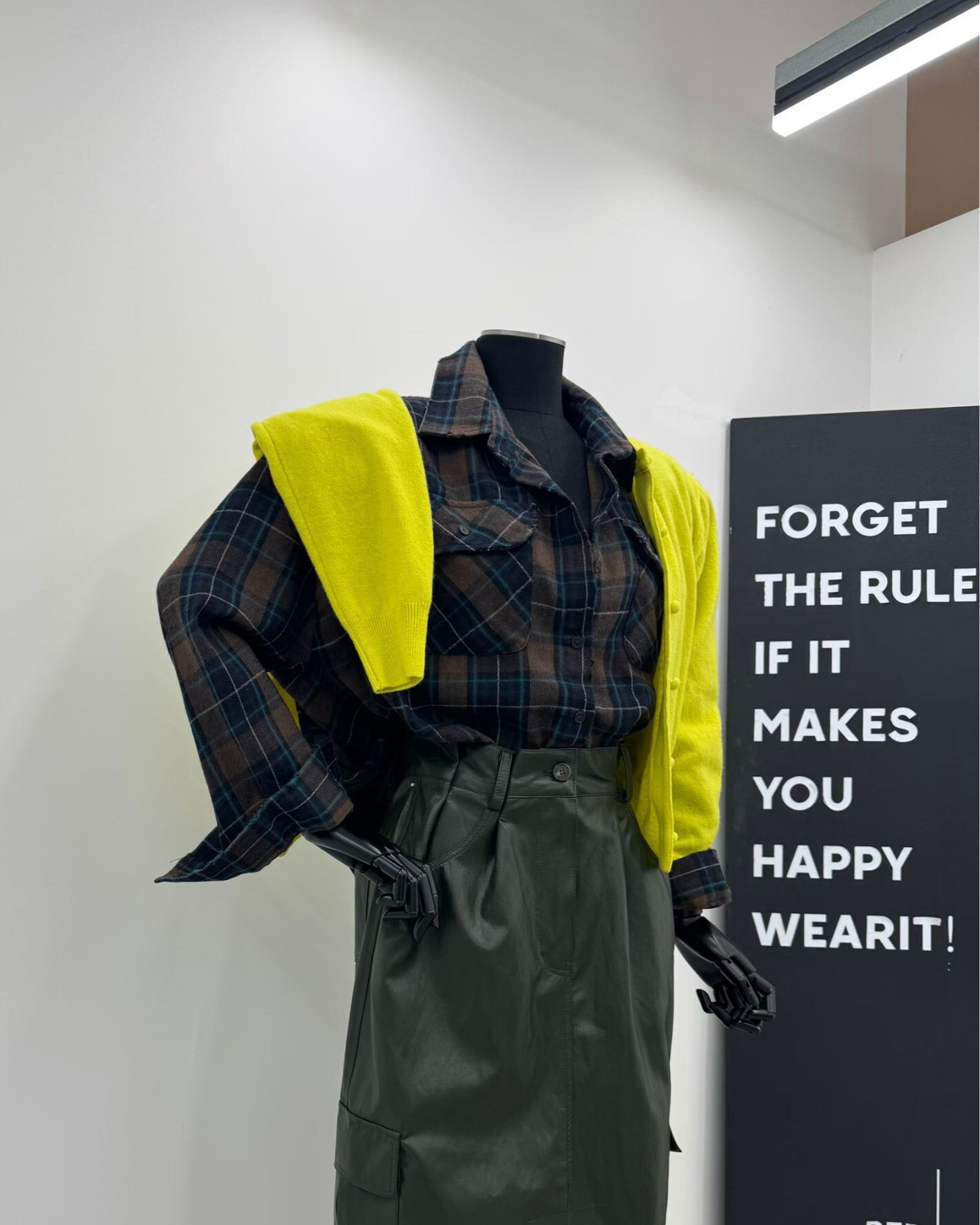 不收邊下擺格紋棉麻襯