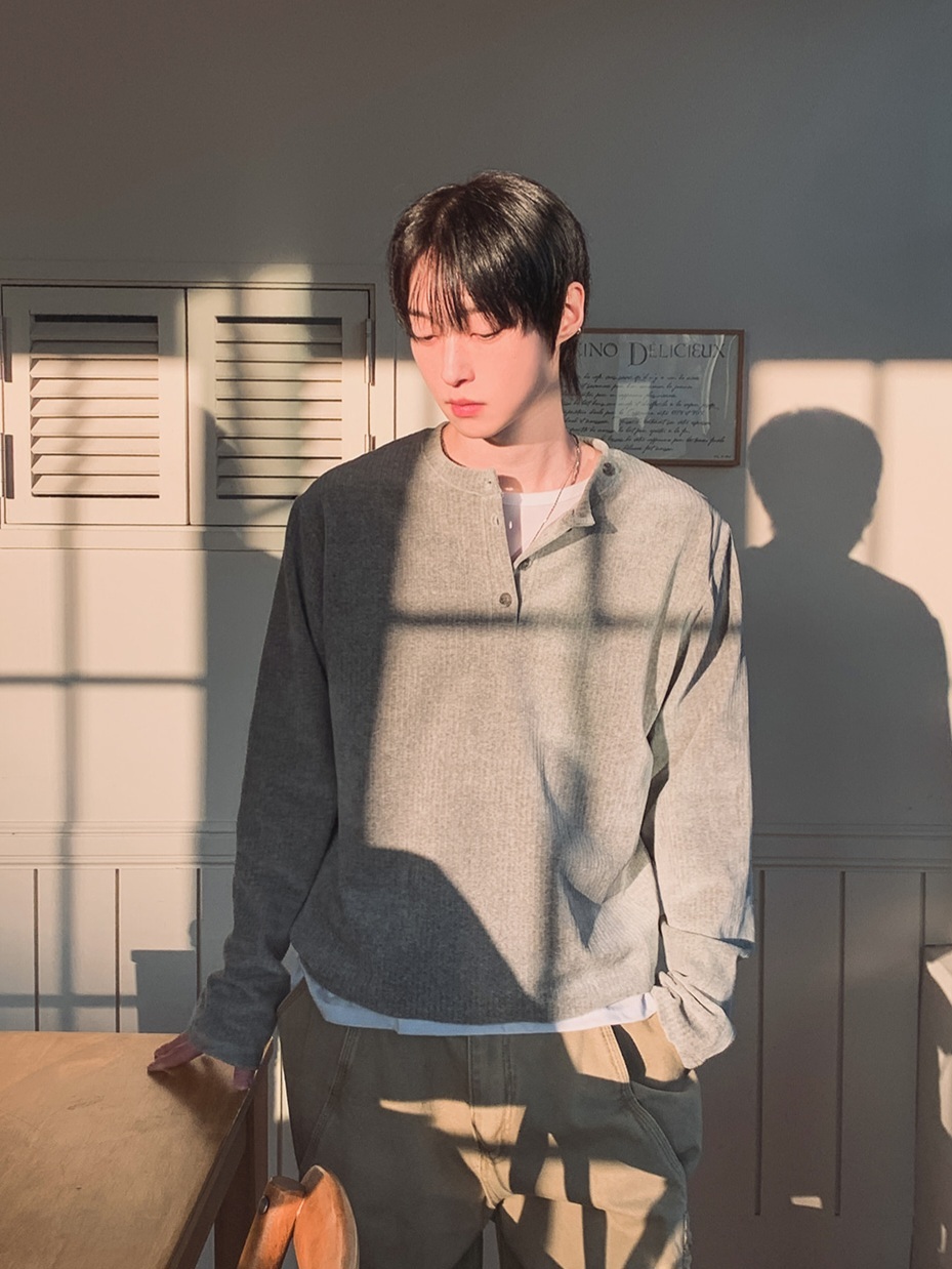 天鵝絨亨利領長袖T恤 側扣短款