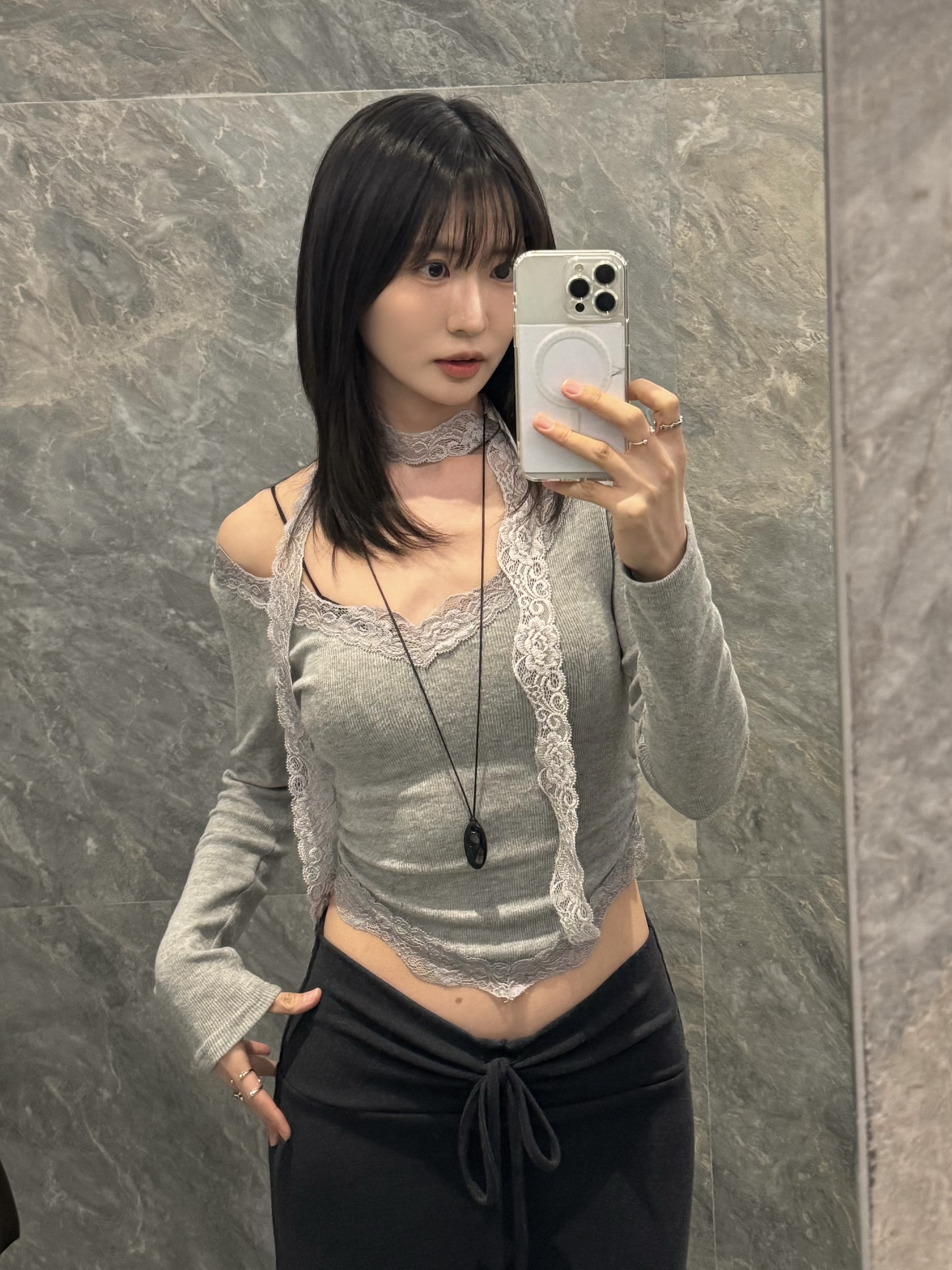 (新貨88折💘)女人味V領lace上衣 T260201(灰/黑/白)