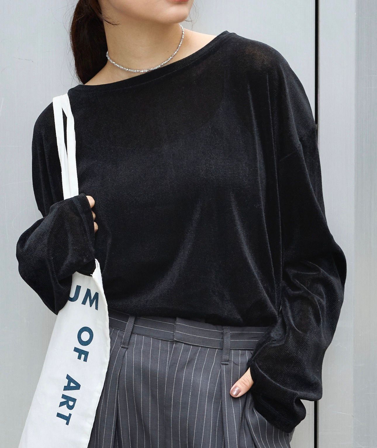 【預購】JN013106 Mono-Mart 微透膚絲絨一字領落肩上衣