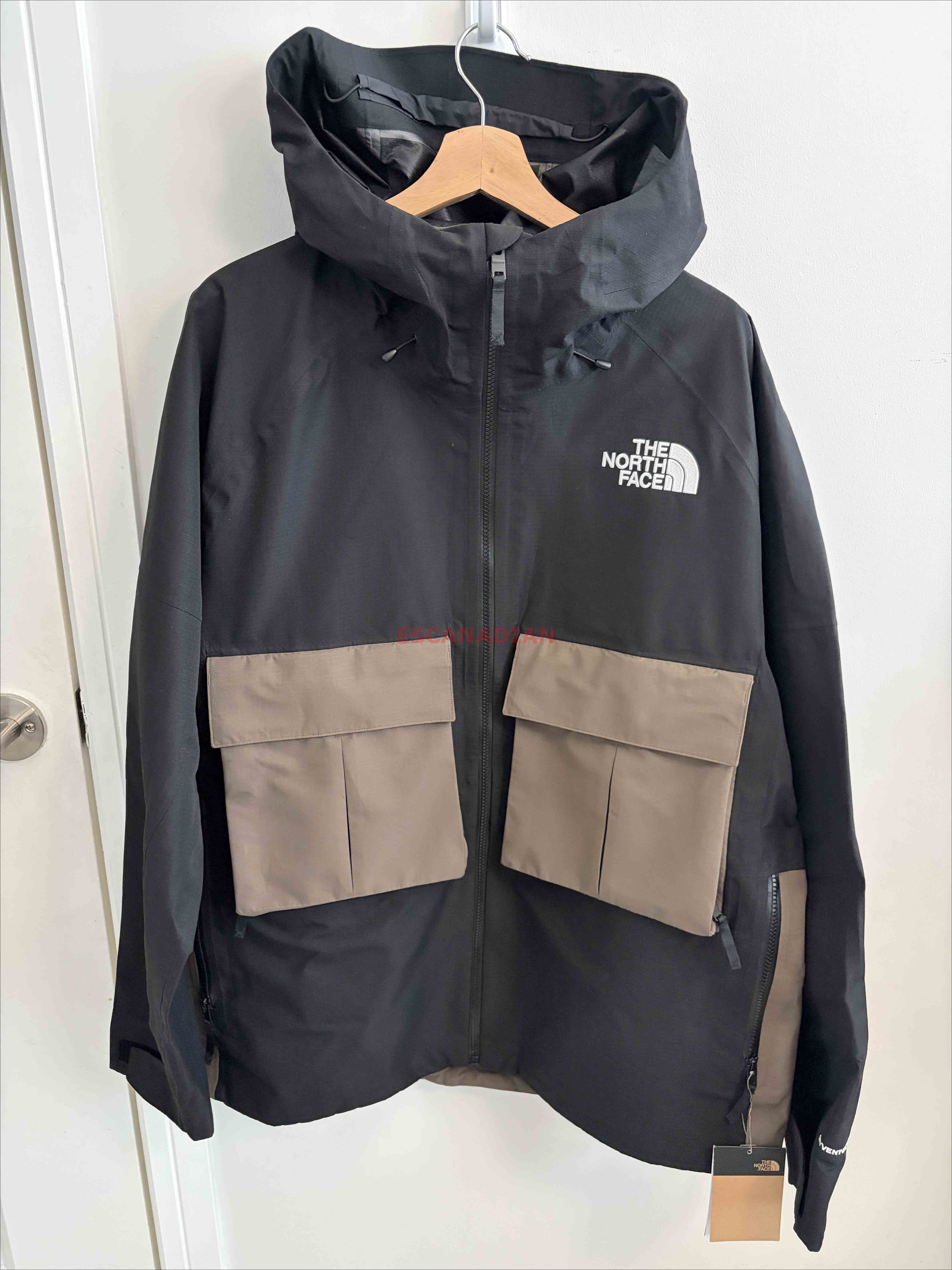 THE NORTH FACE 男大人 Dryvent-Mono雪衣級別 正反刺繡 大口袋設計 防水 防風 硬挺 外套 (可日常穿)