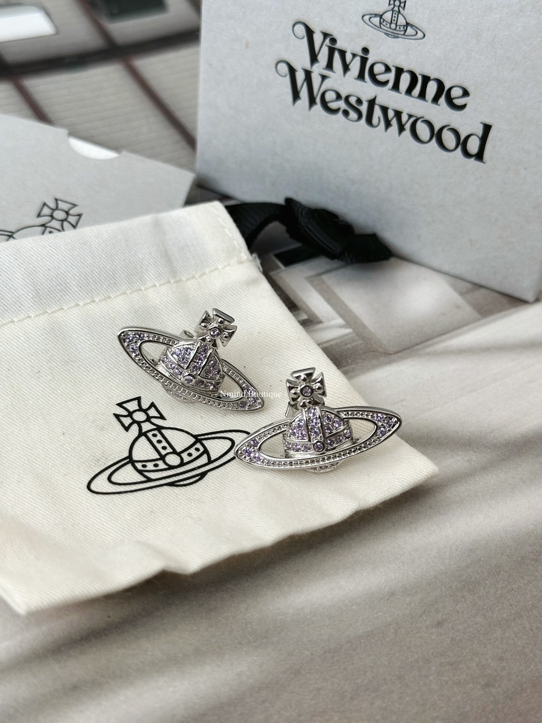 <好飾到✨> Vivienne Westwood Mini Bas Relief 夢幻紫鑽星球耳環