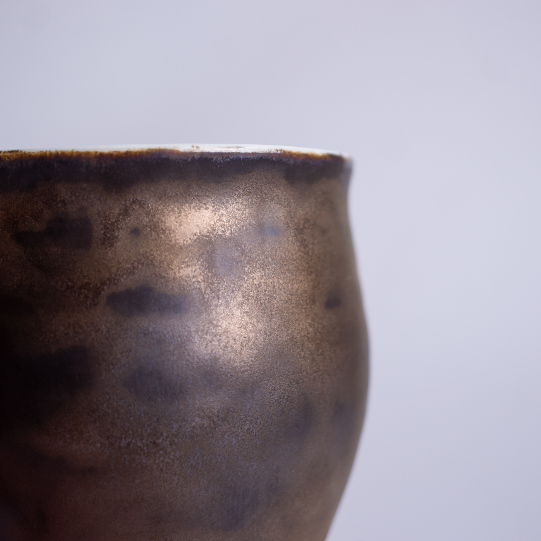 Gilded Dripping-Resistant Pitcher