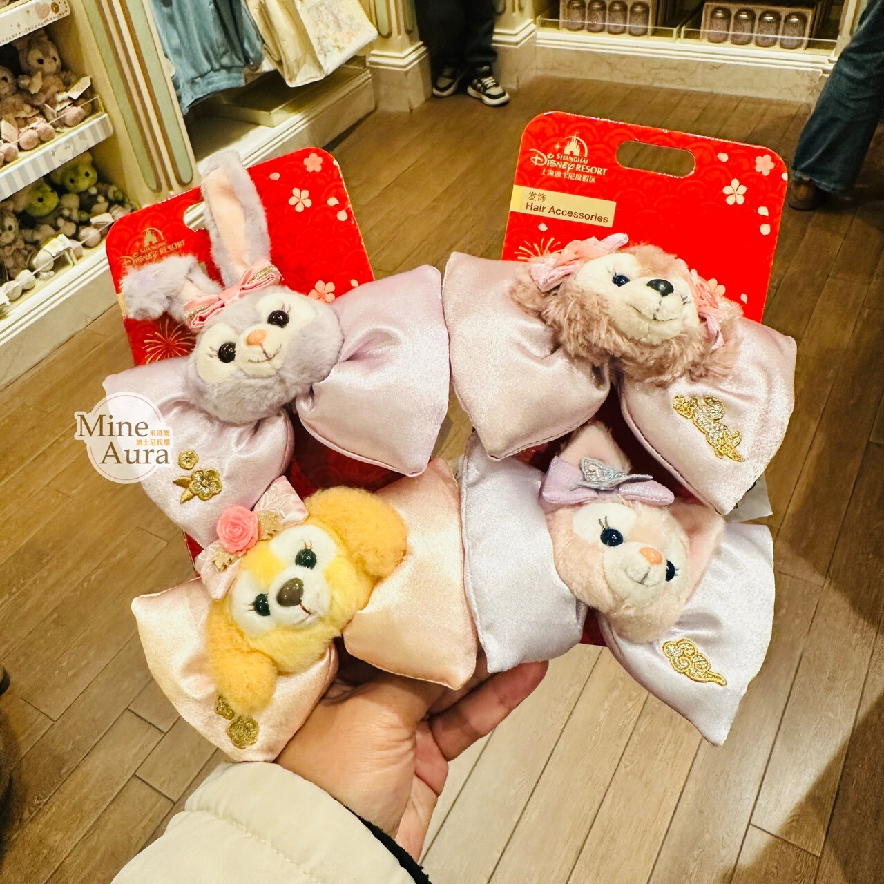 2026 新春 達菲 Duffy 與好友們 雪莉玫 ShellieMay 玲娜貝兒 Lina bell 絨毛大頭造型 髮束 大腸圈 髮飾 2入組 -上海迪士尼樂園