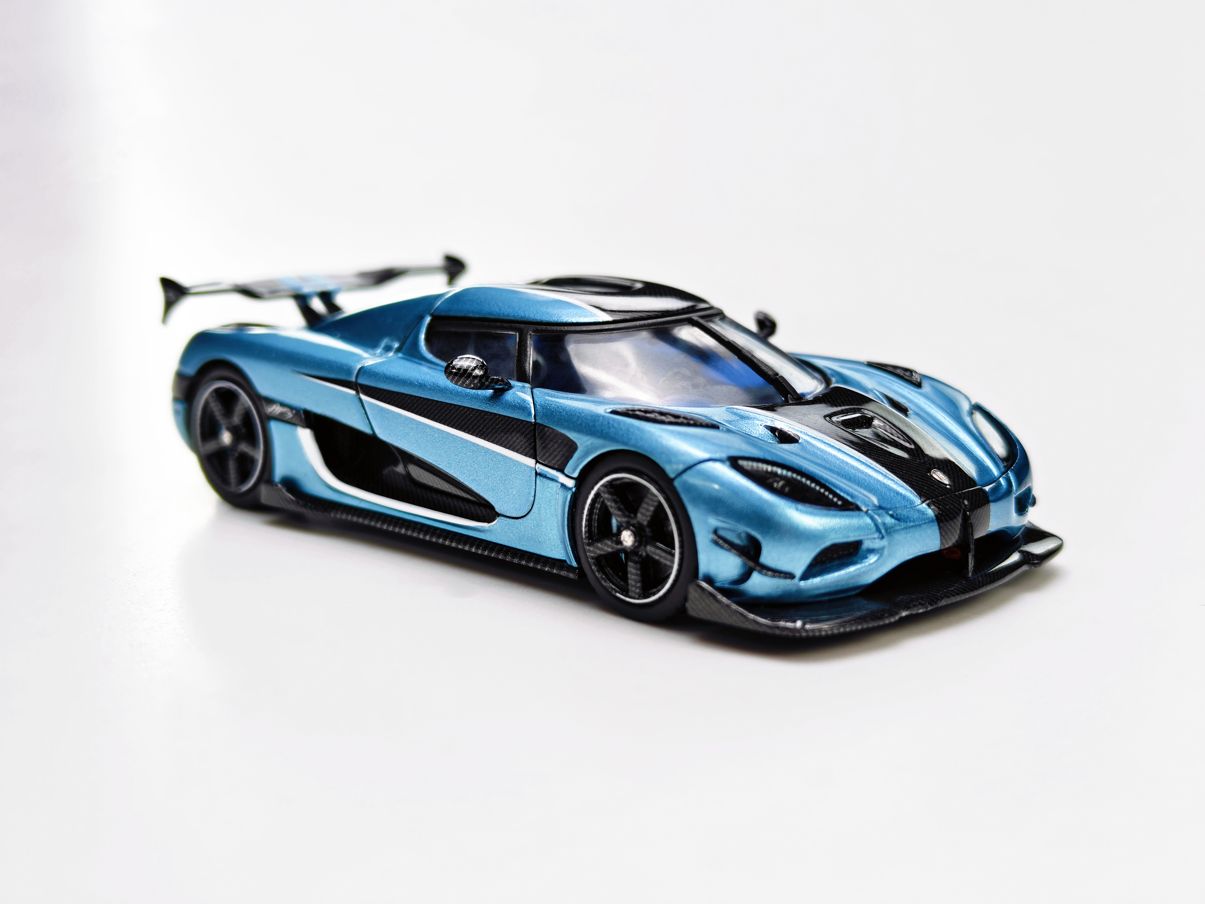 預訂:1/64 FrontiArt Koenigsegg Agera S+ Medusa Satin Imperial Blue (F194-187)